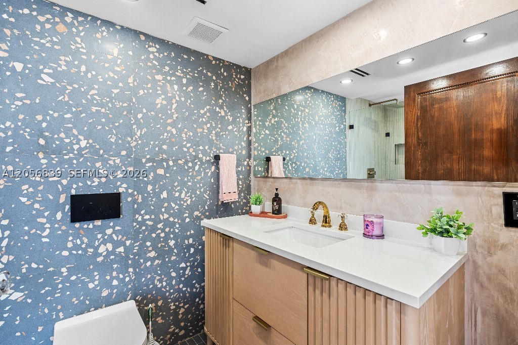 THE ROYAL CLUB CONDO - Residential