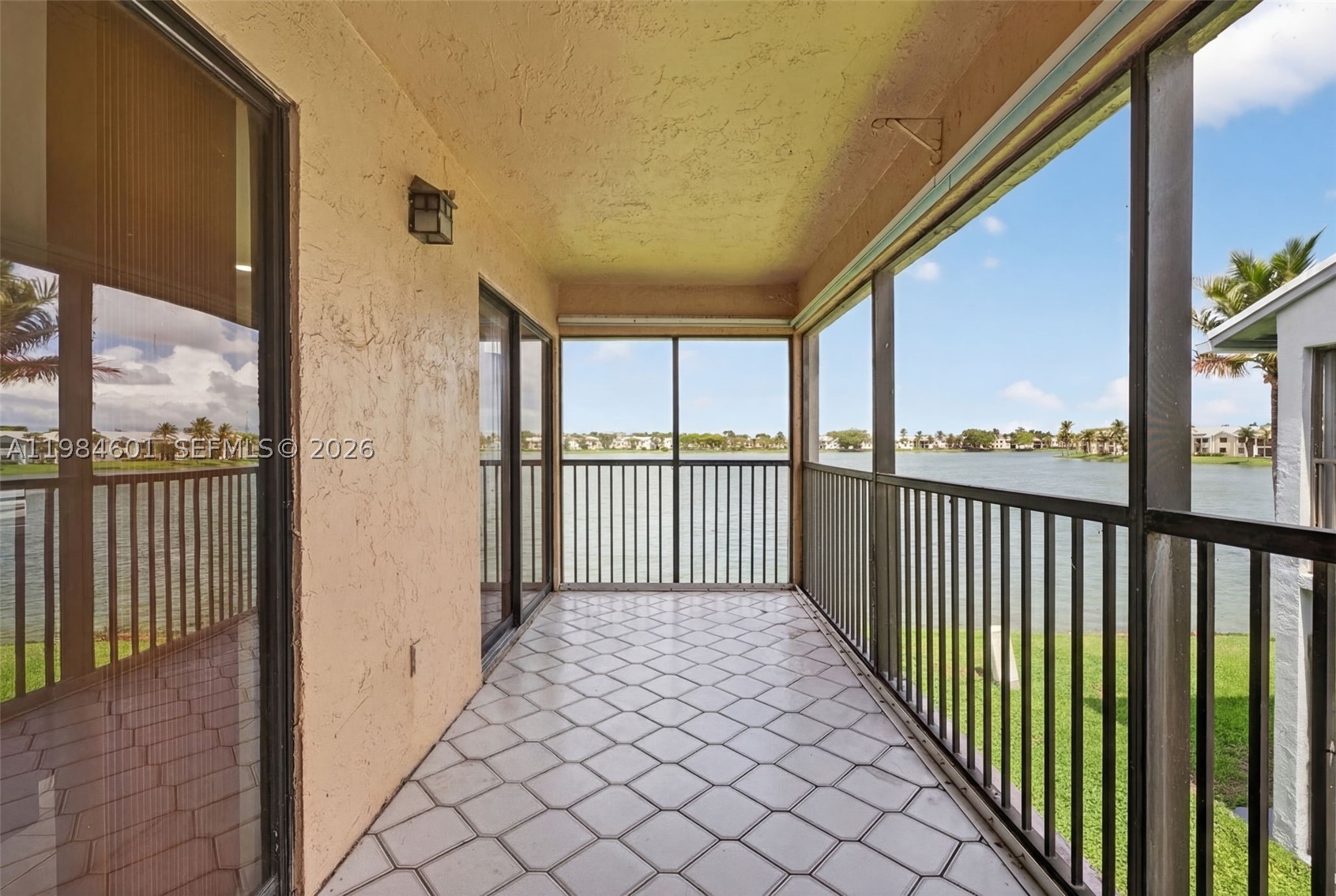 LAKESHORE CONDO 6 - Residential