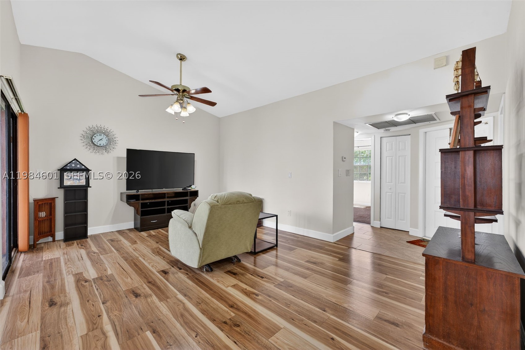 LAKESHORE CONDO 6 - Residential