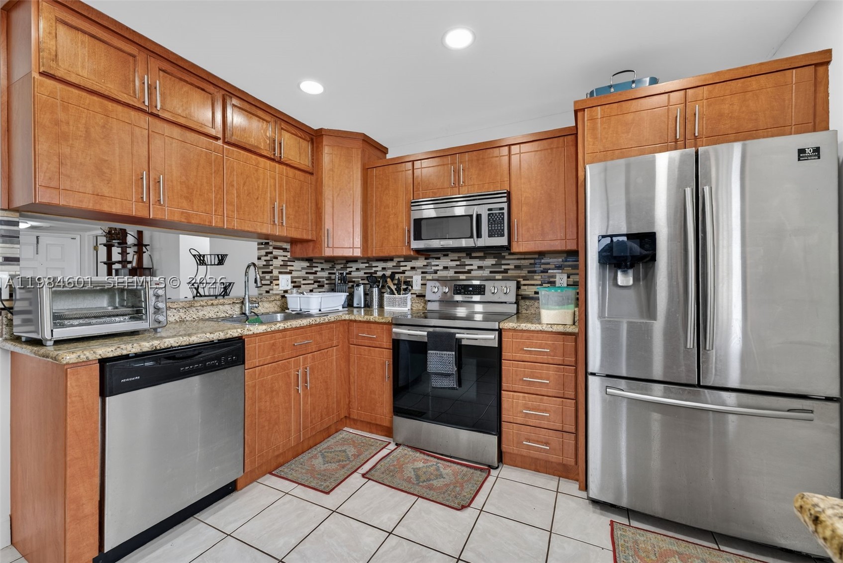 LAKESHORE CONDO 6 - Residential