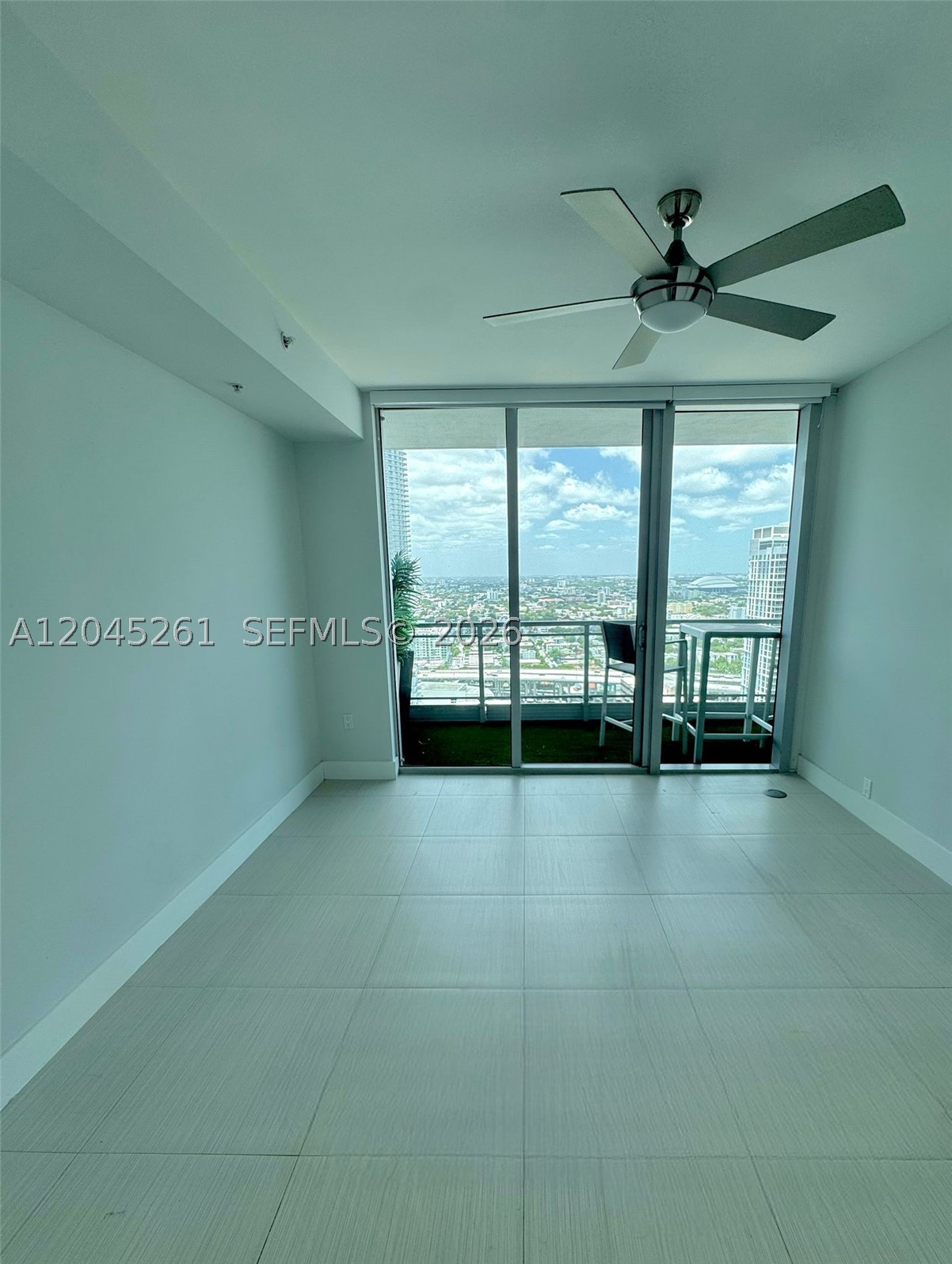 MINT CONDO - Residential