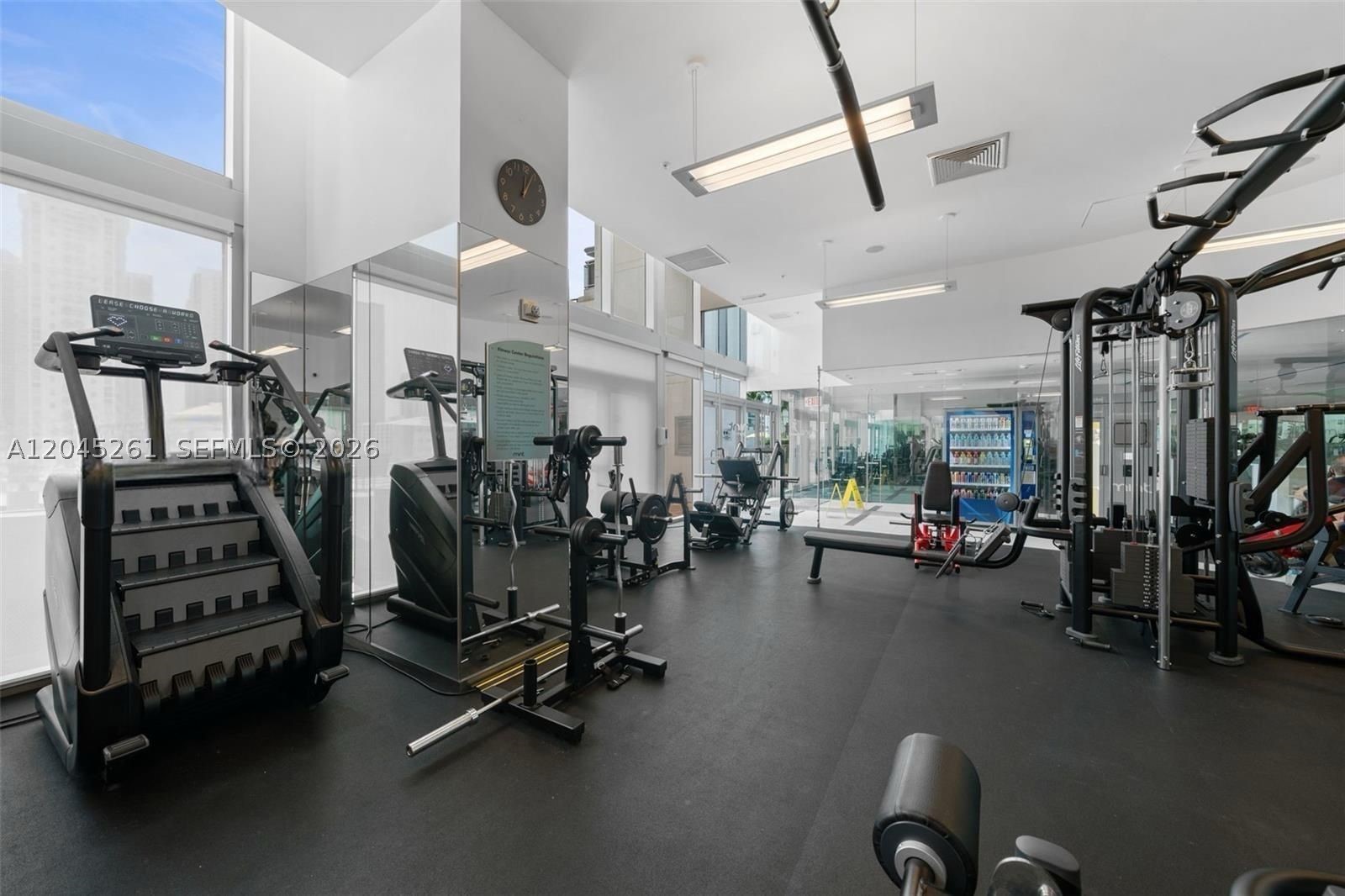 MINT CONDO - Residential