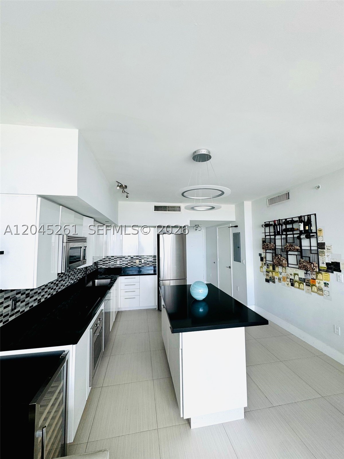MINT CONDO - Residential