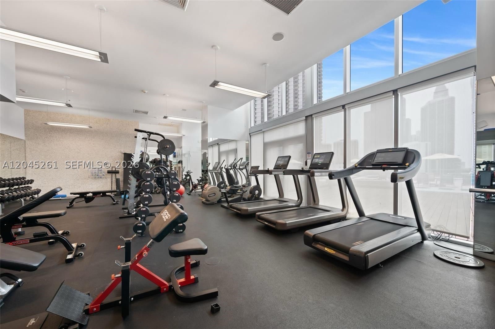 MINT CONDO - Residential