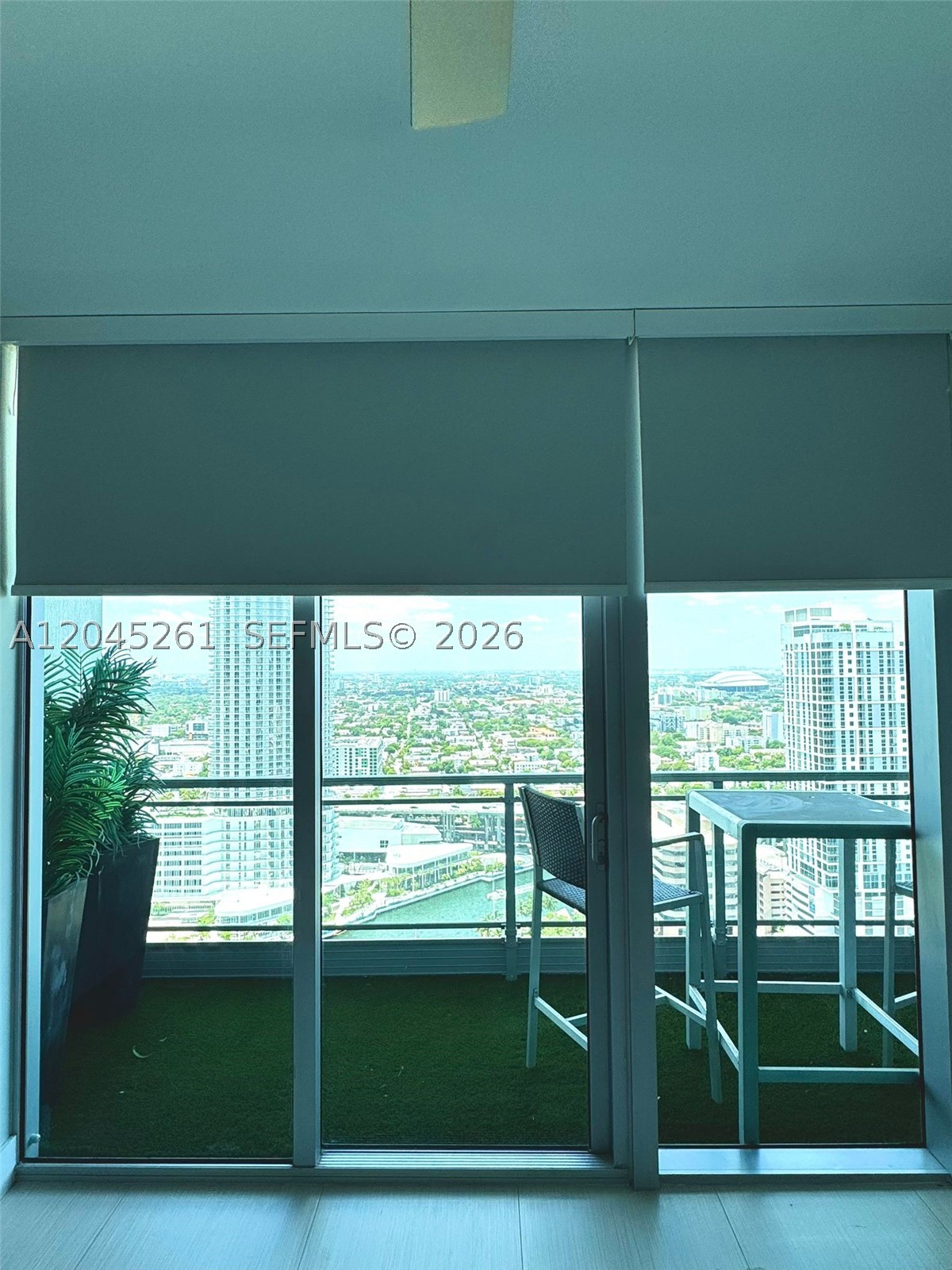 MINT CONDO - Residential