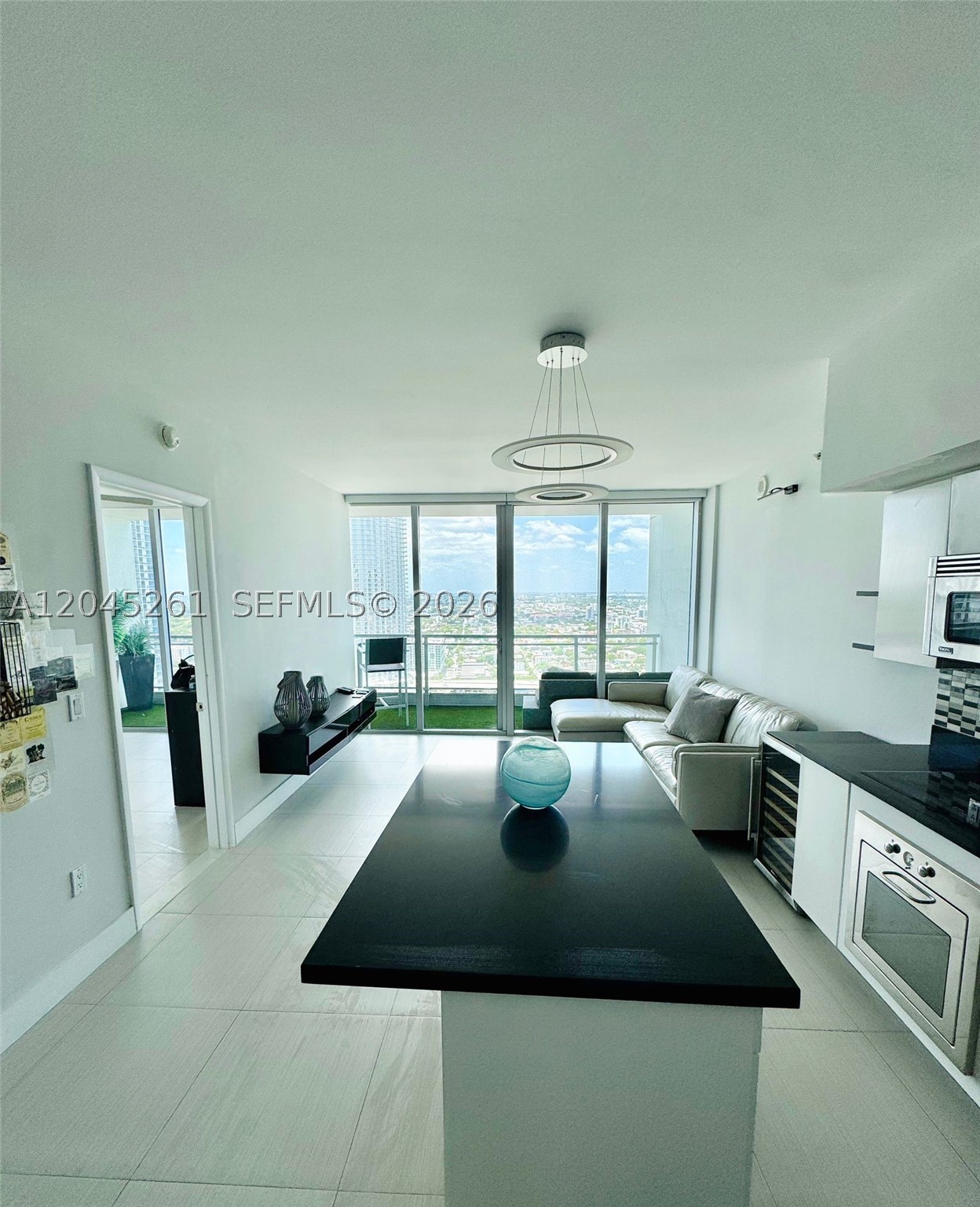 MINT CONDO - Residential