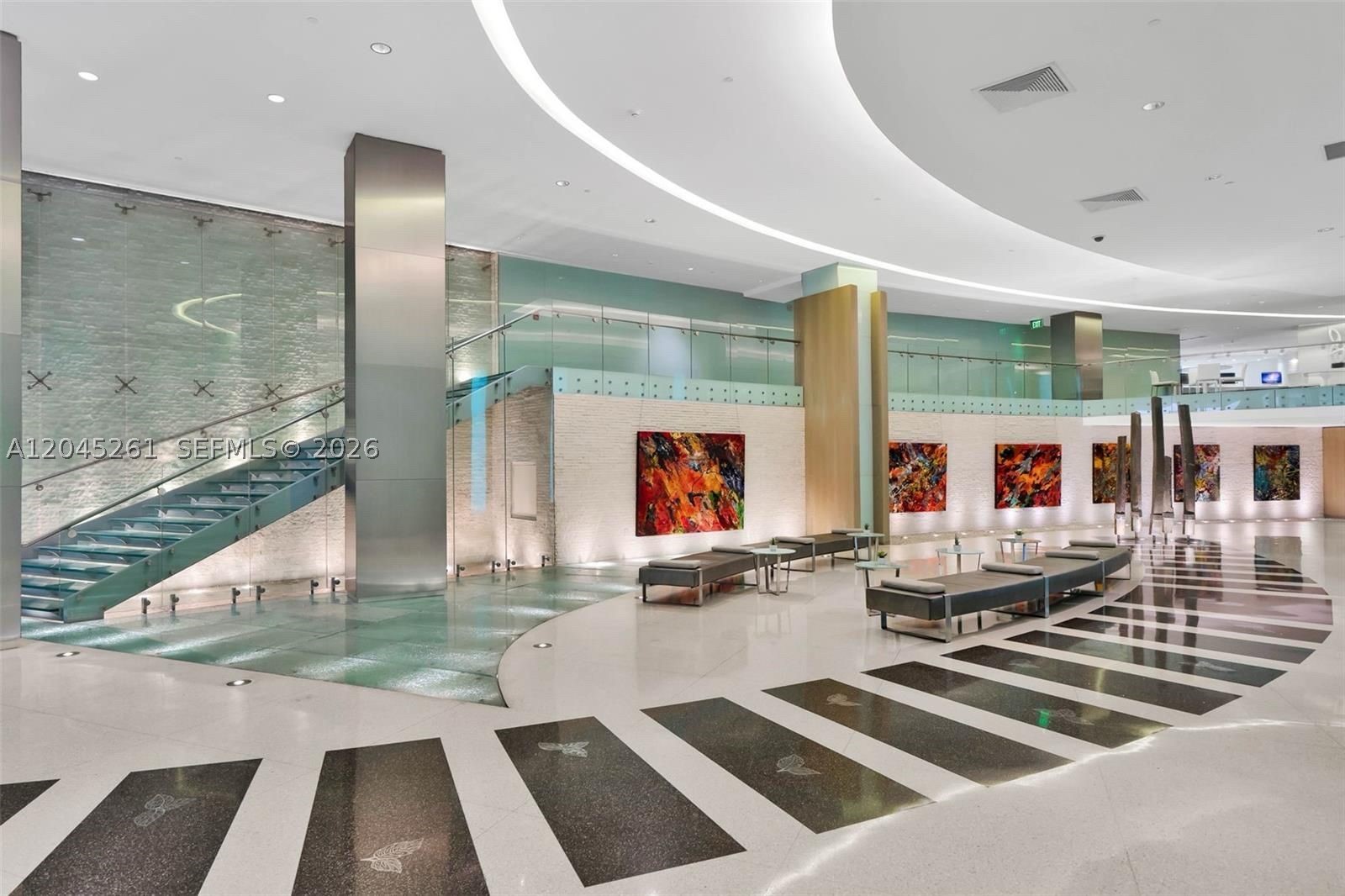 MINT CONDO - Residential