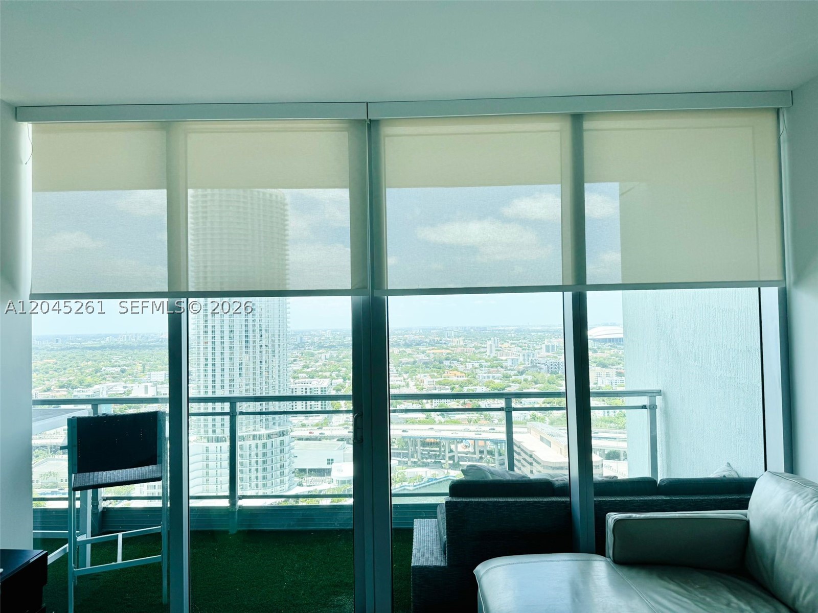 MINT CONDO - Residential