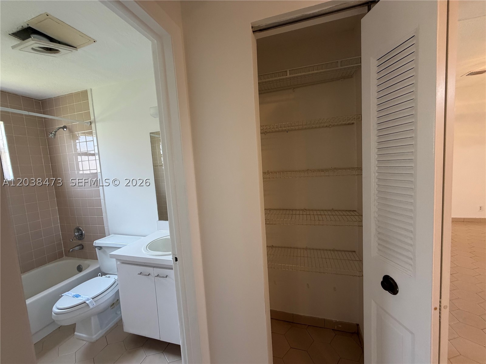 WESTVIEW CONDOMINIUM NO F - Residential Lease