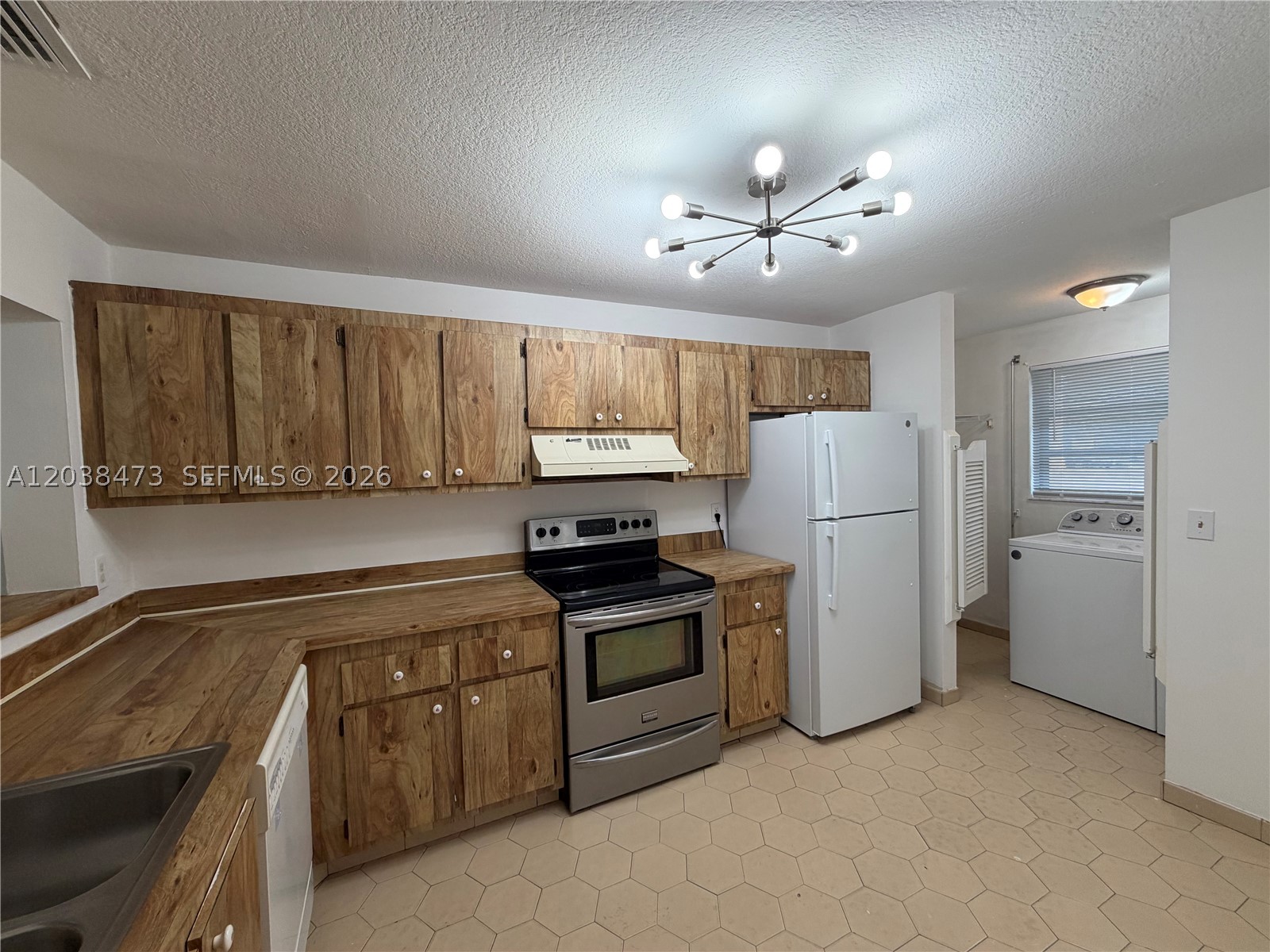 WESTVIEW CONDOMINIUM NO F - Residential Lease