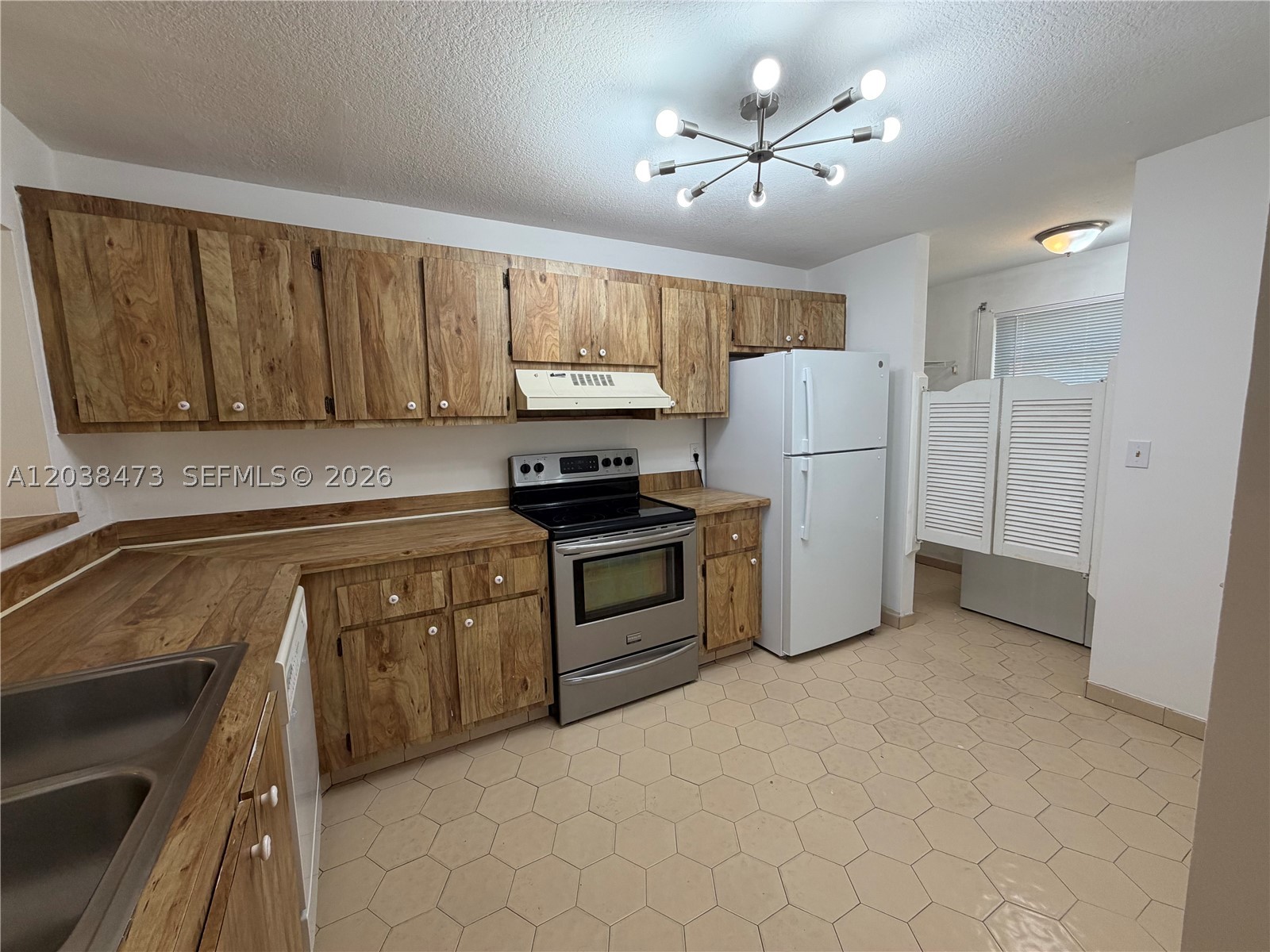 WESTVIEW CONDOMINIUM NO F - Residential Lease