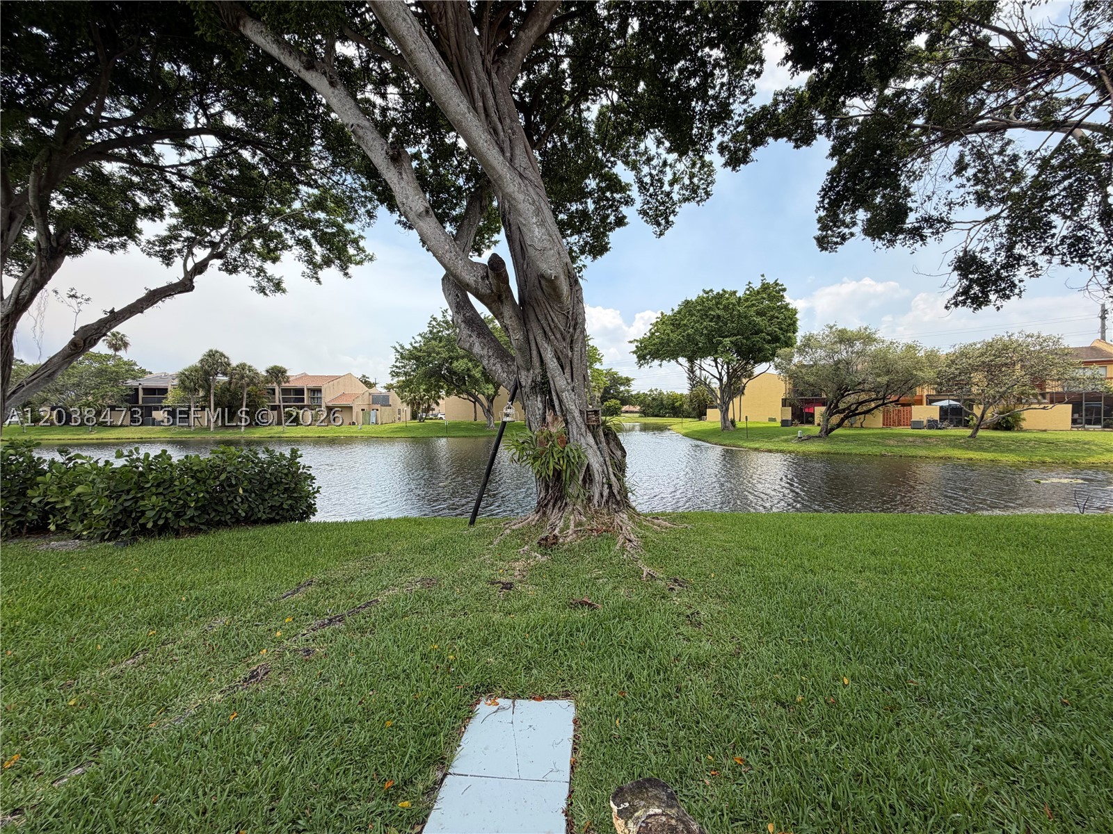 WESTVIEW CONDOMINIUM NO F - Residential Lease