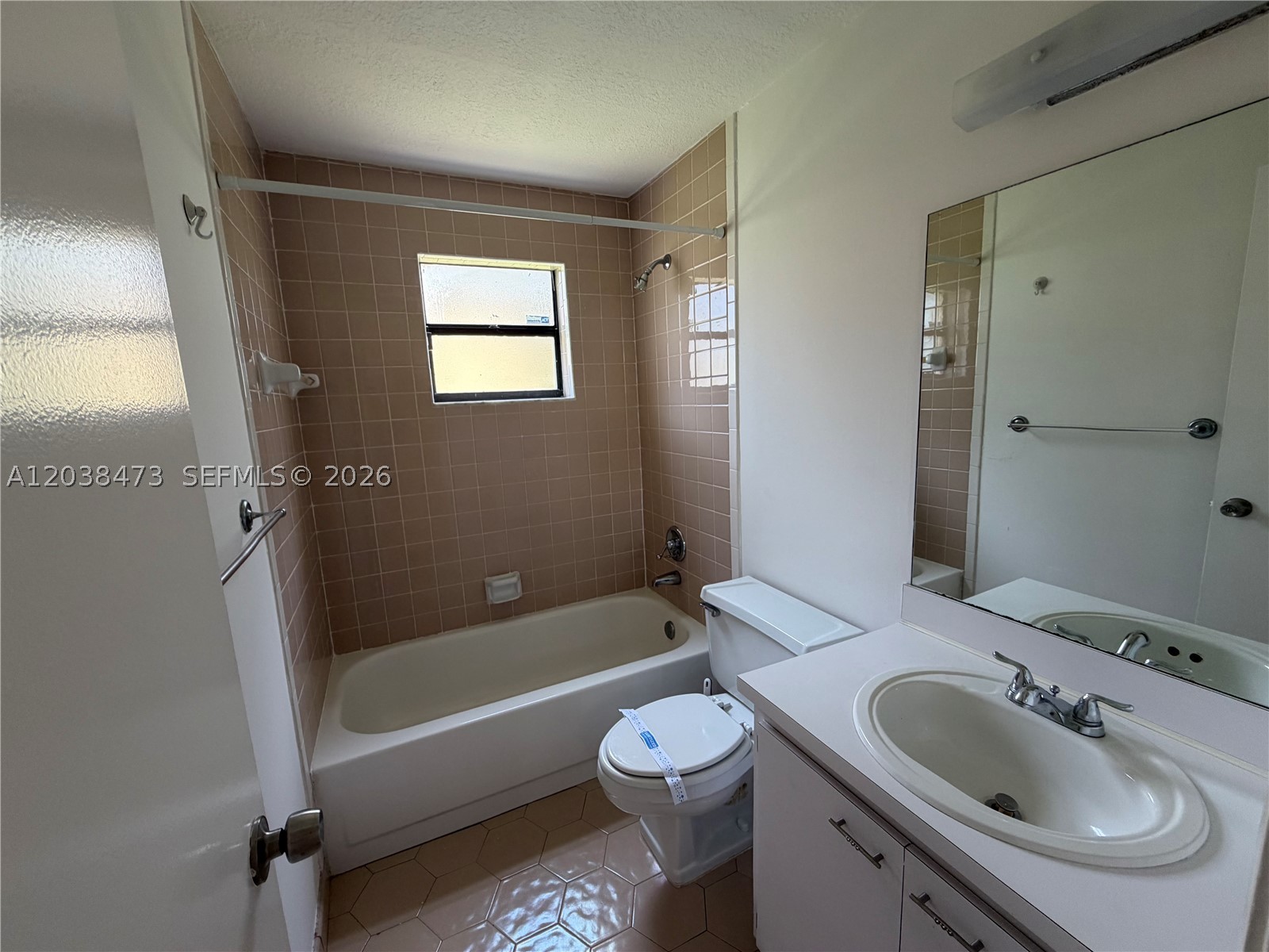 WESTVIEW CONDOMINIUM NO F - Residential Lease