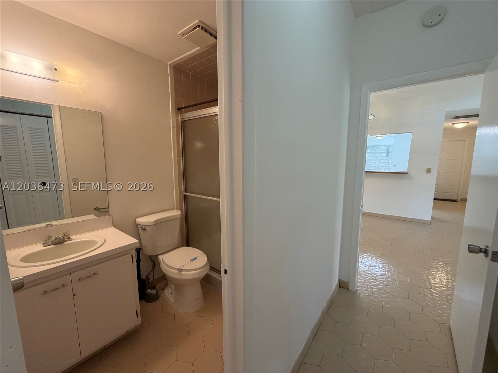 WESTVIEW CONDOMINIUM NO F - Residential Lease