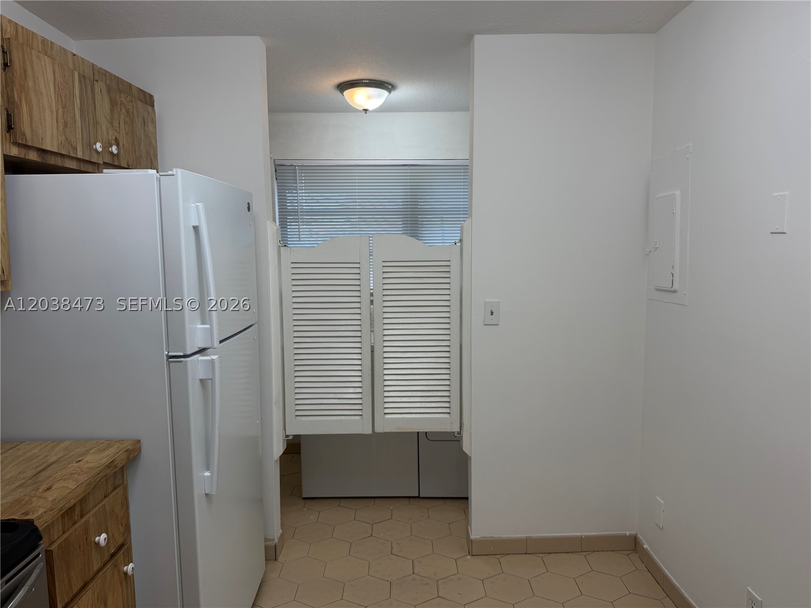 WESTVIEW CONDOMINIUM NO F - Residential Lease