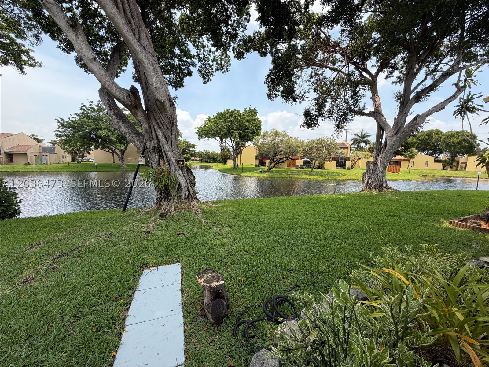 WESTVIEW CONDOMINIUM NO F - Residential Lease