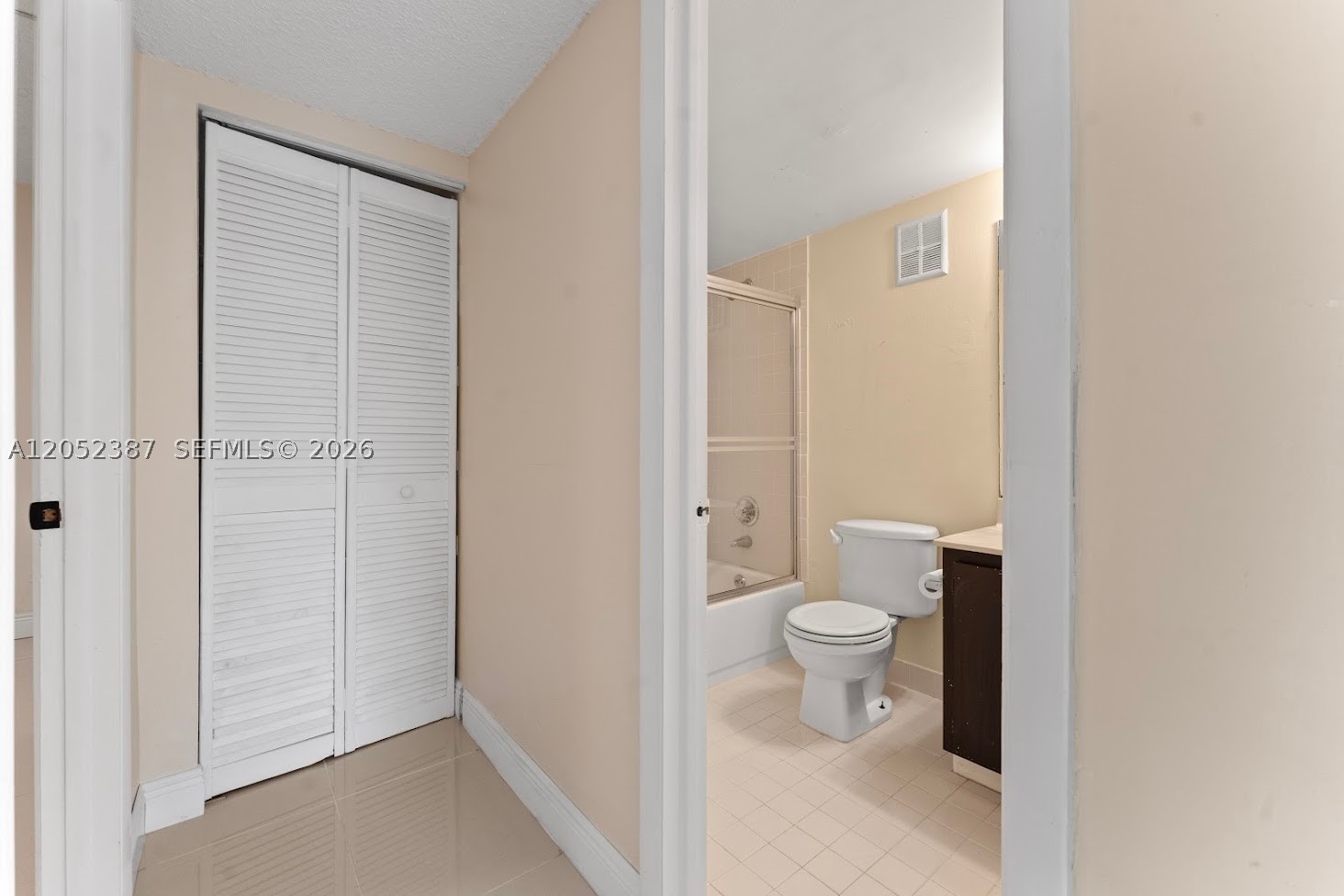 LAGO WEST CONDOMINIUM - Residential Lease