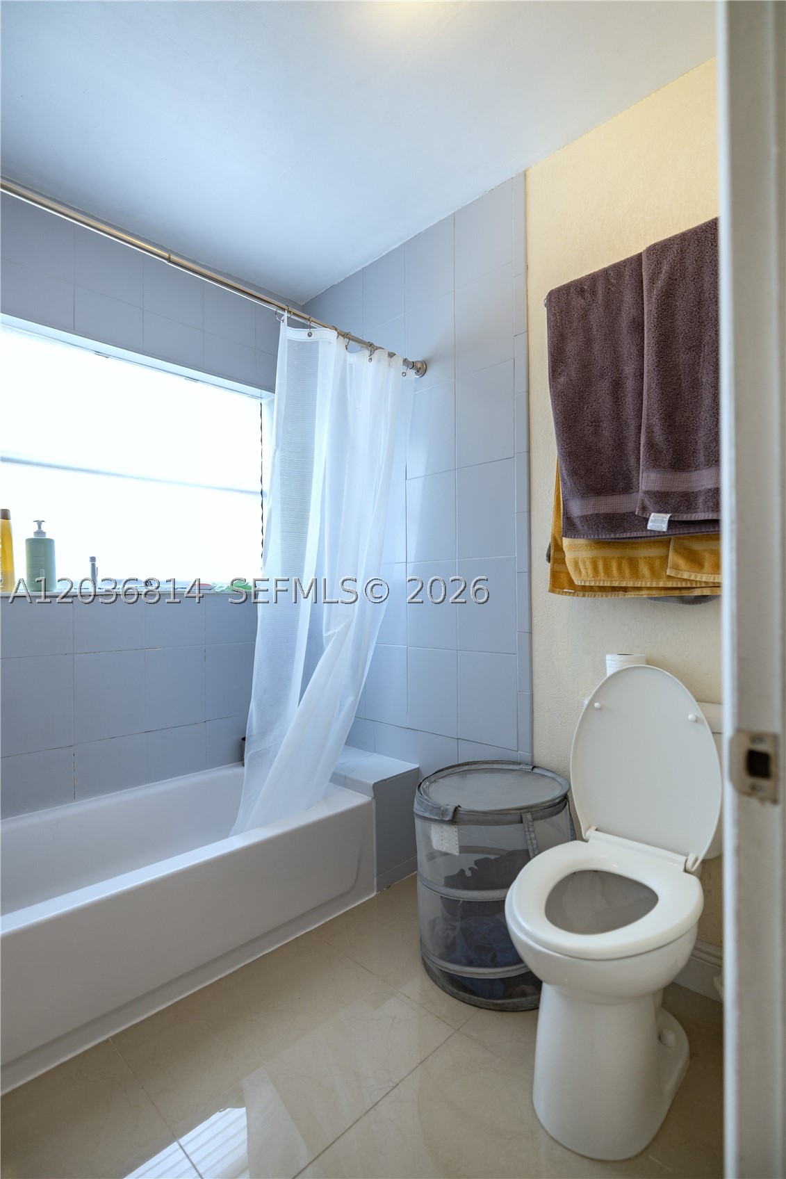 TAMIAMI LAKES TOWNHOUSES - Residential Lease