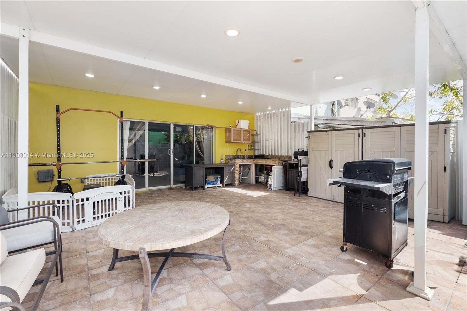 FIRST ADDN TO PALM SPRING - Residential