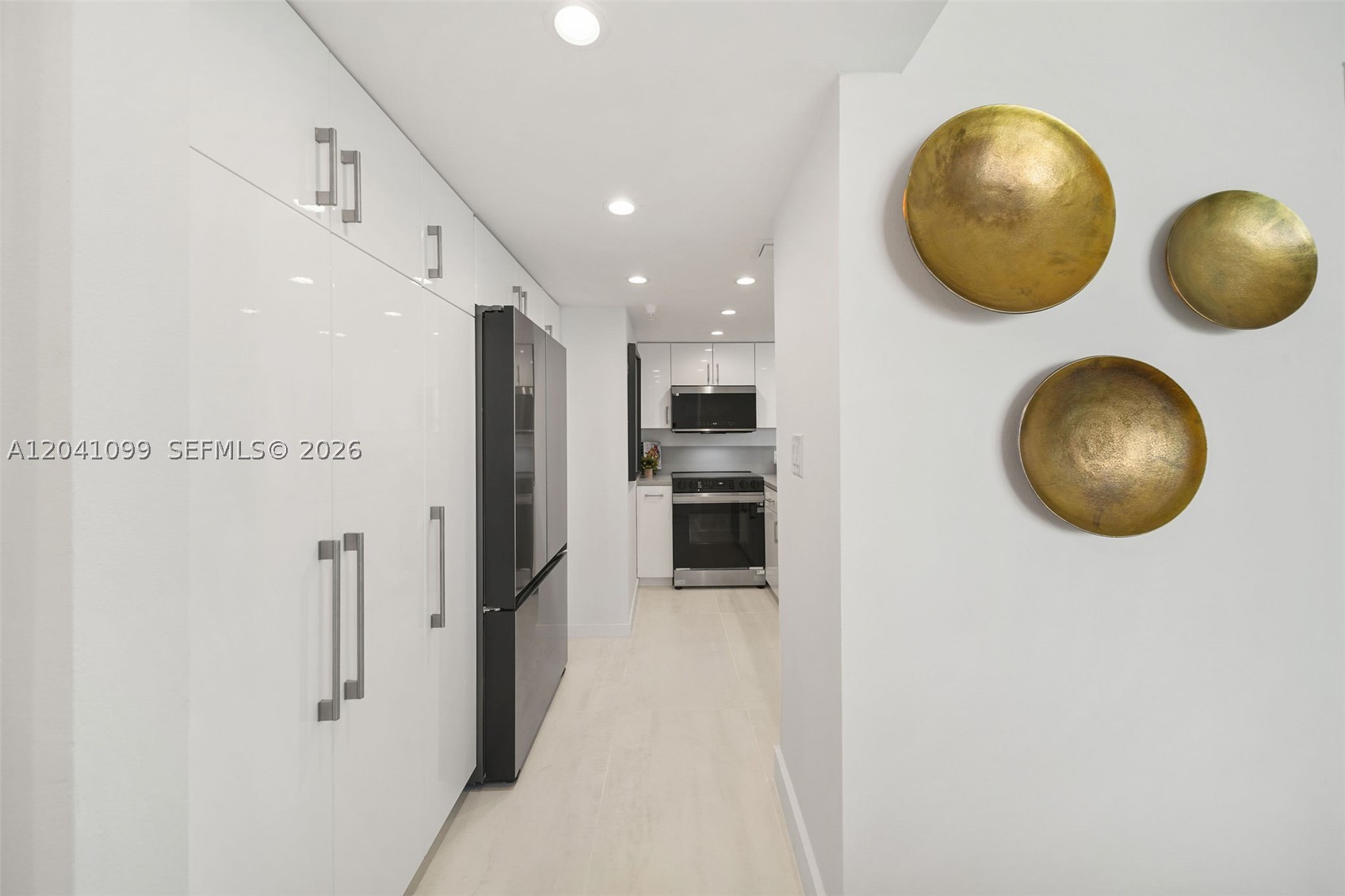THE FLORIDIAN CONDO - Residential Lease