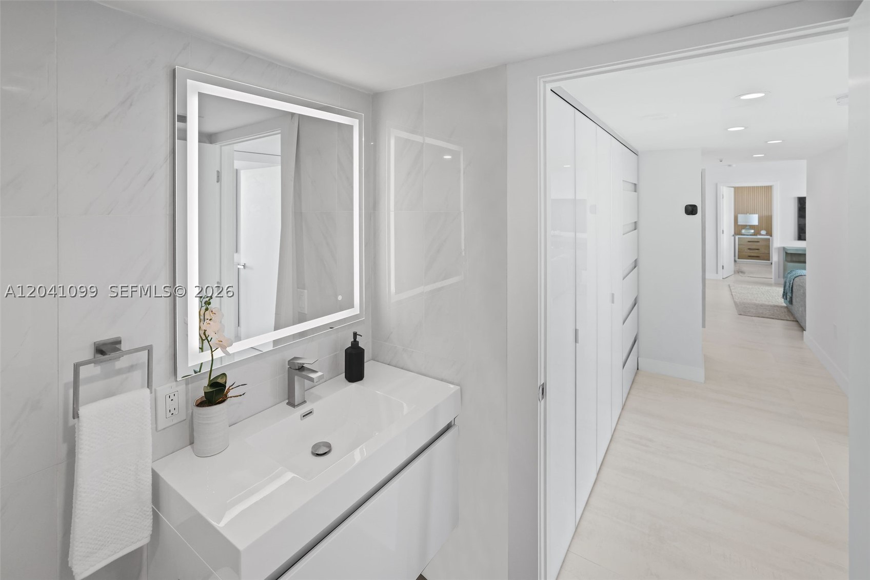 THE FLORIDIAN CONDO - Residential Lease