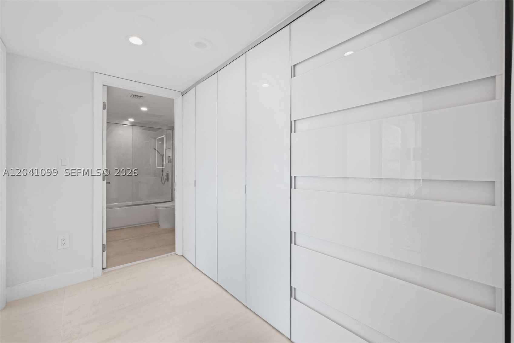THE FLORIDIAN CONDO - Residential Lease