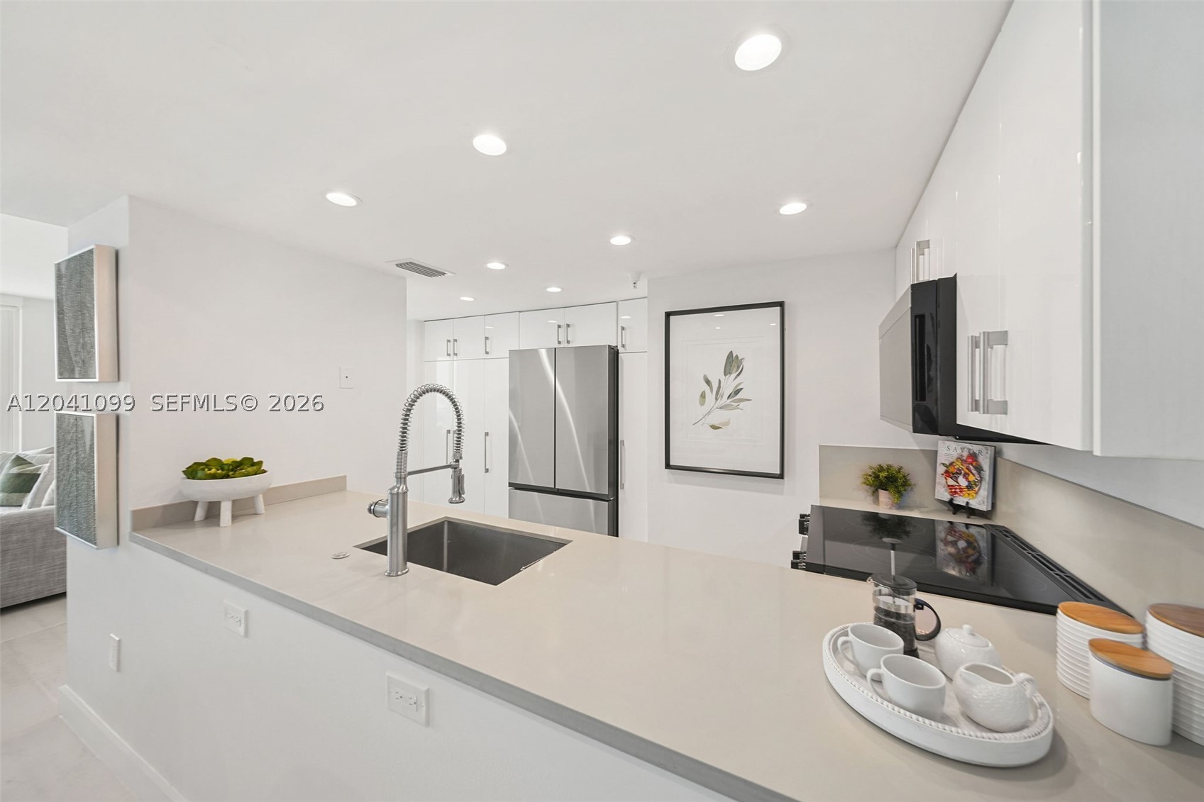 THE FLORIDIAN CONDO - Residential Lease