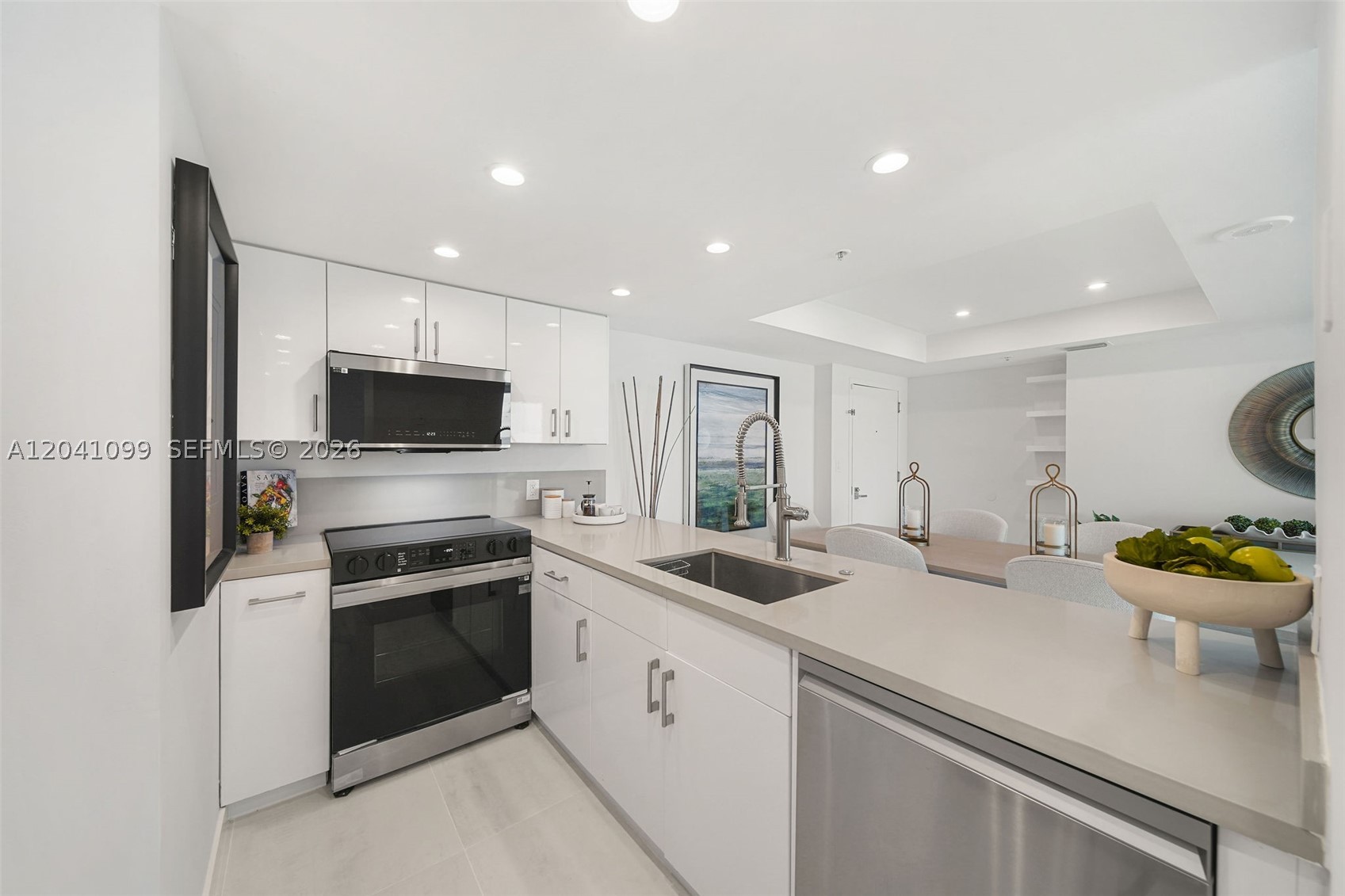 THE FLORIDIAN CONDO - Residential Lease