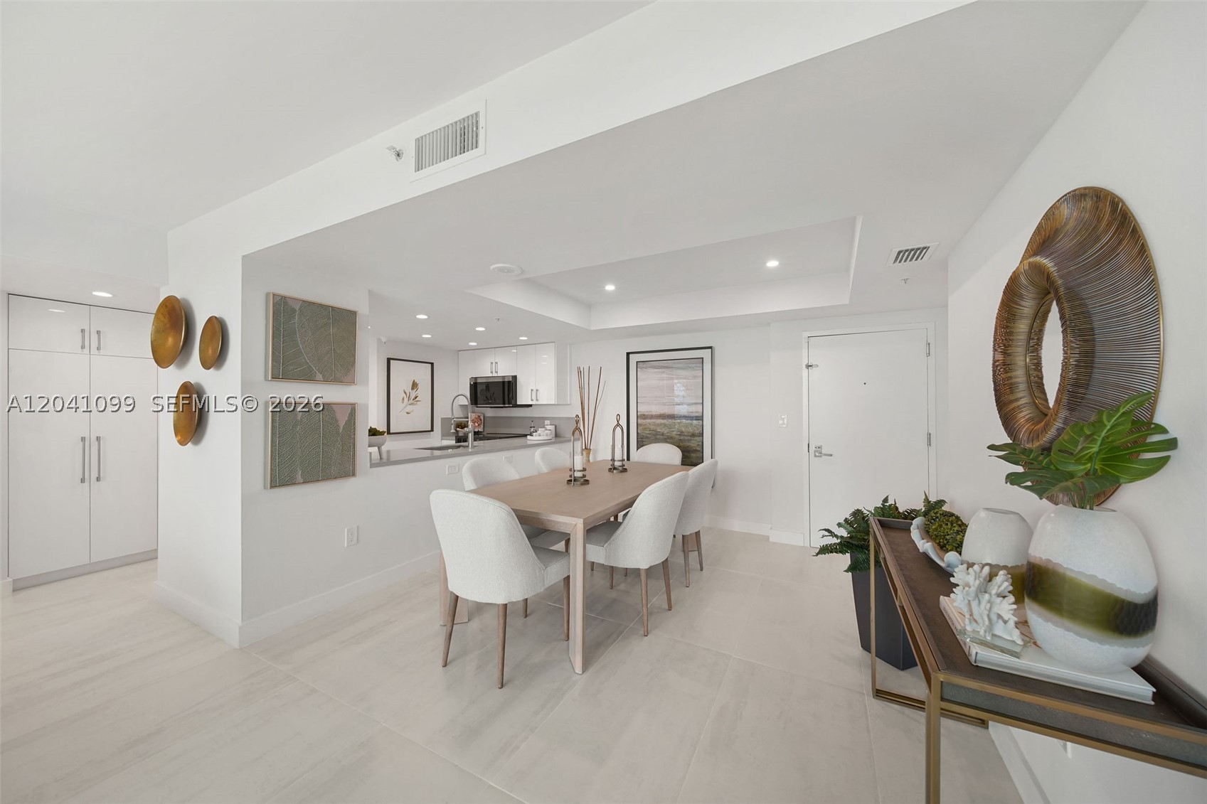 THE FLORIDIAN CONDO - Residential Lease