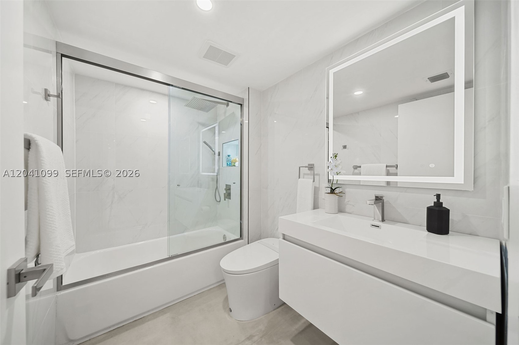 THE FLORIDIAN CONDO - Residential Lease
