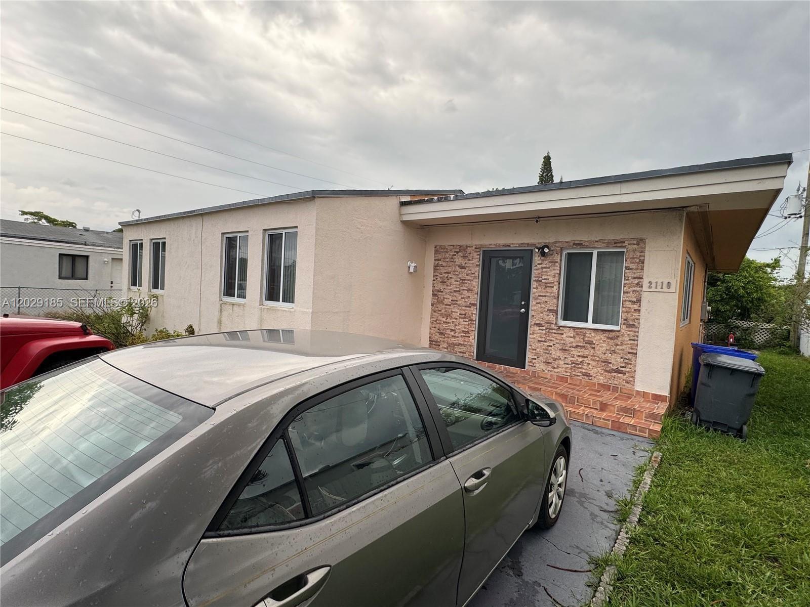 Very beautiful home located in the city of Hollywood with 3 bedrooms and 2 baths. Don’t miss this great opportunity to make it yours.