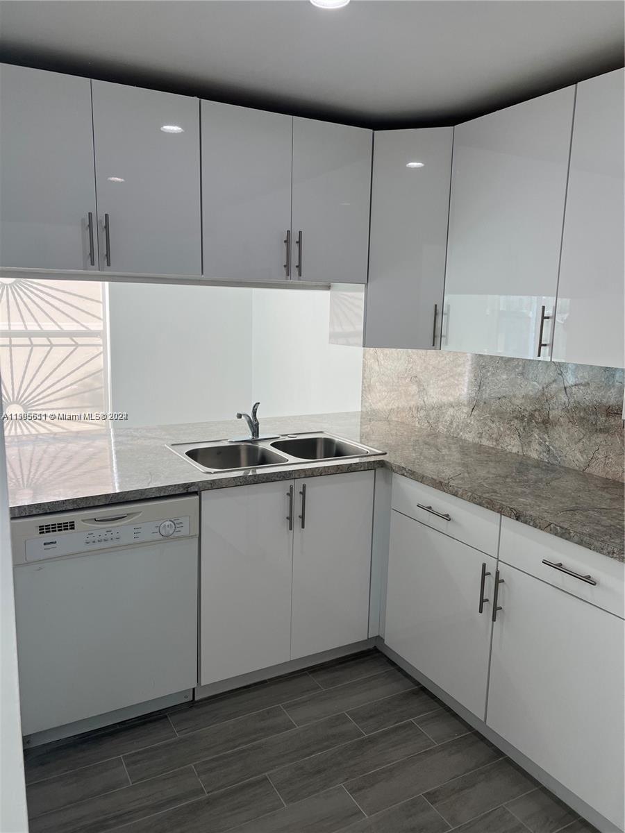 BRISAS DEL LAGO CONDO - Residential