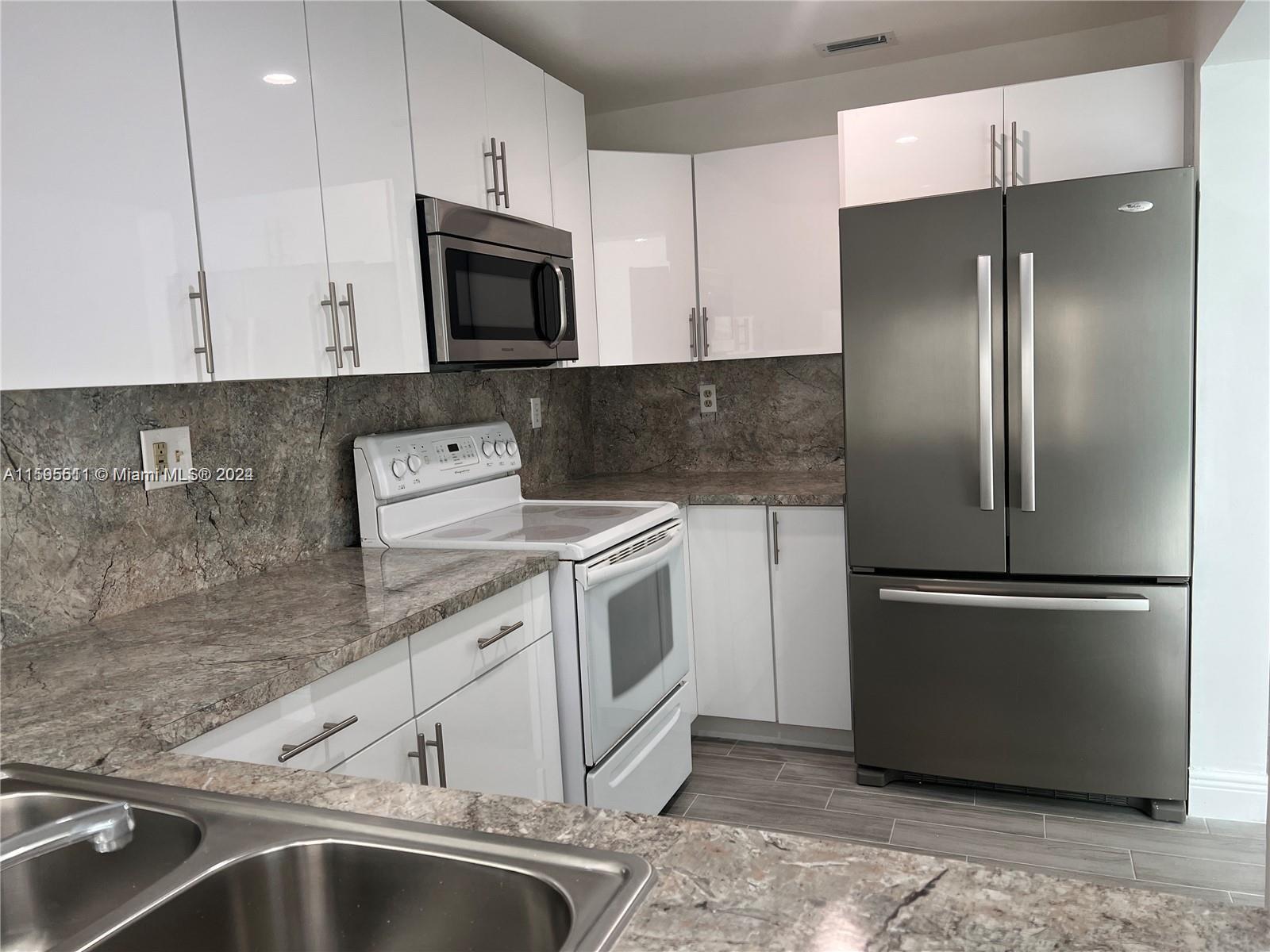 BRISAS DEL LAGO CONDO - Residential