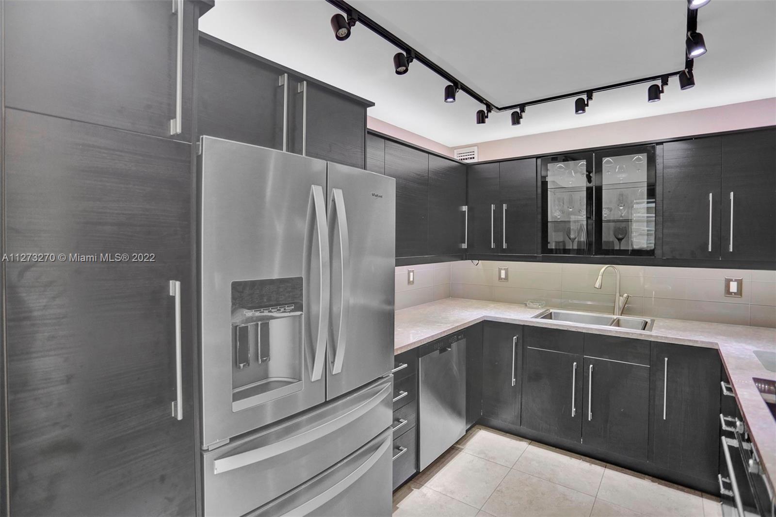 COCO WOOD CONDO - Residential