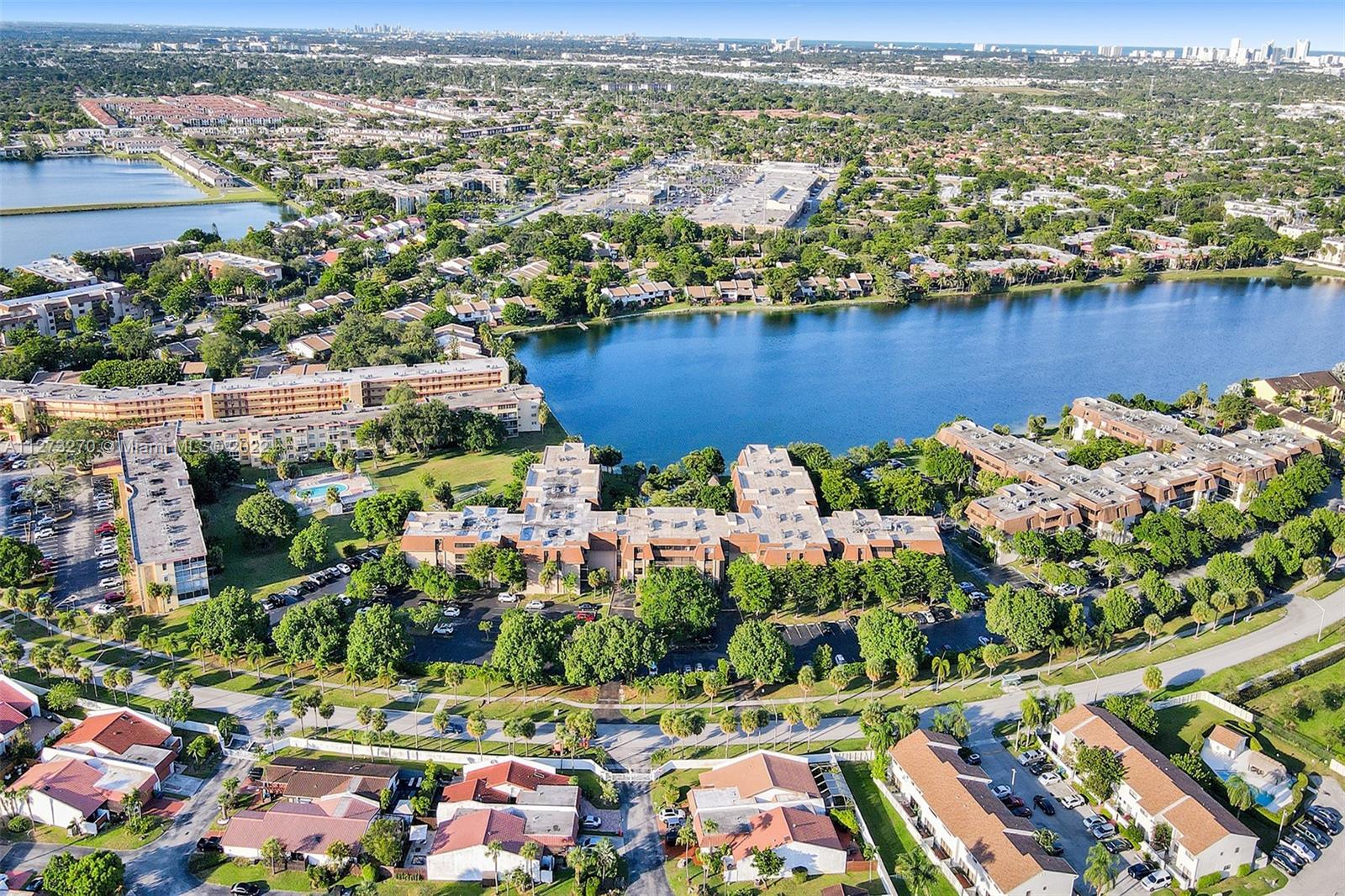 COCO WOOD CONDO - Residential