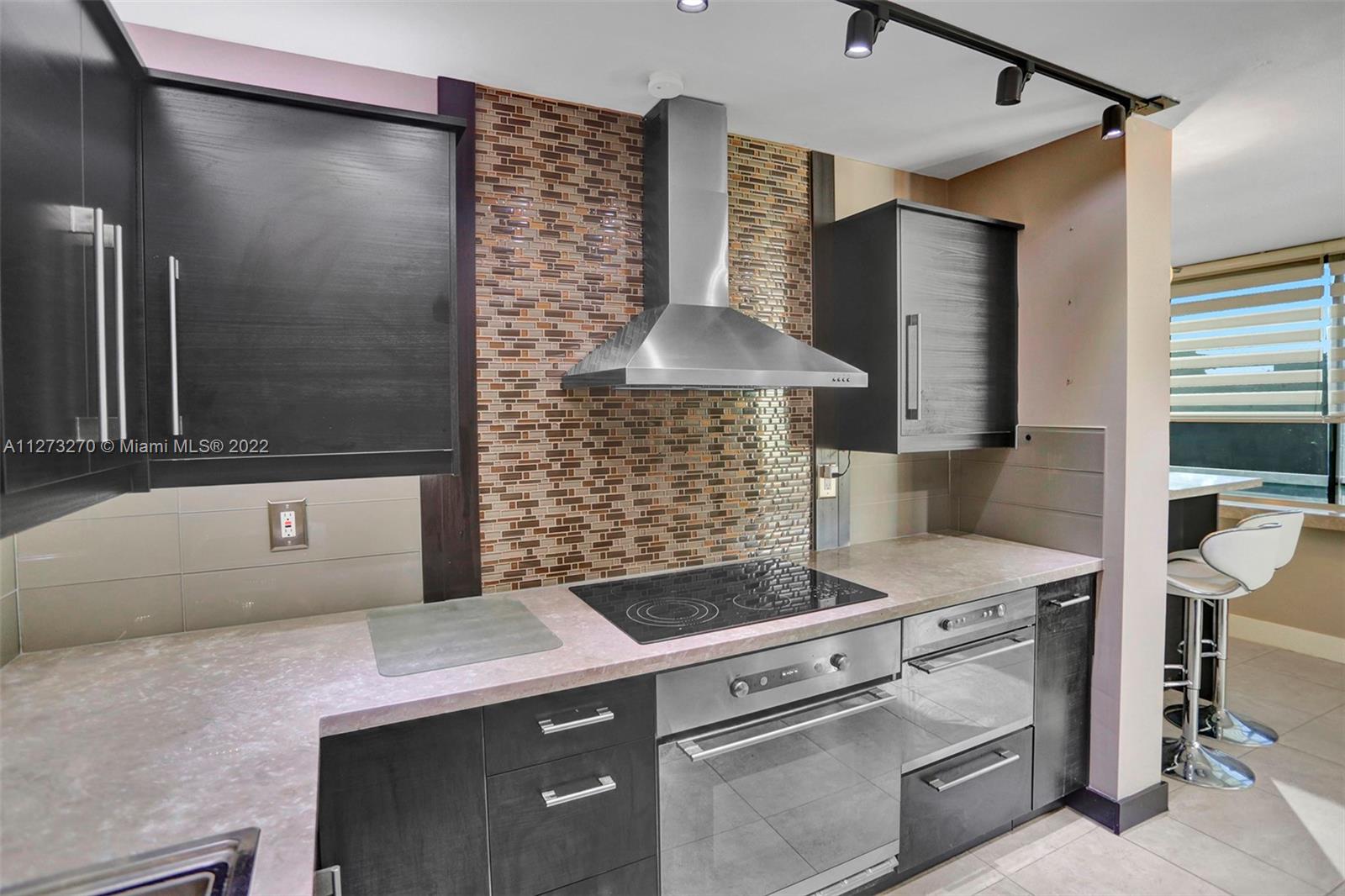 COCO WOOD CONDO - Residential