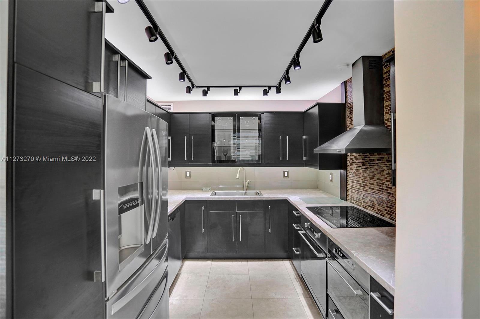 COCO WOOD CONDO - Residential