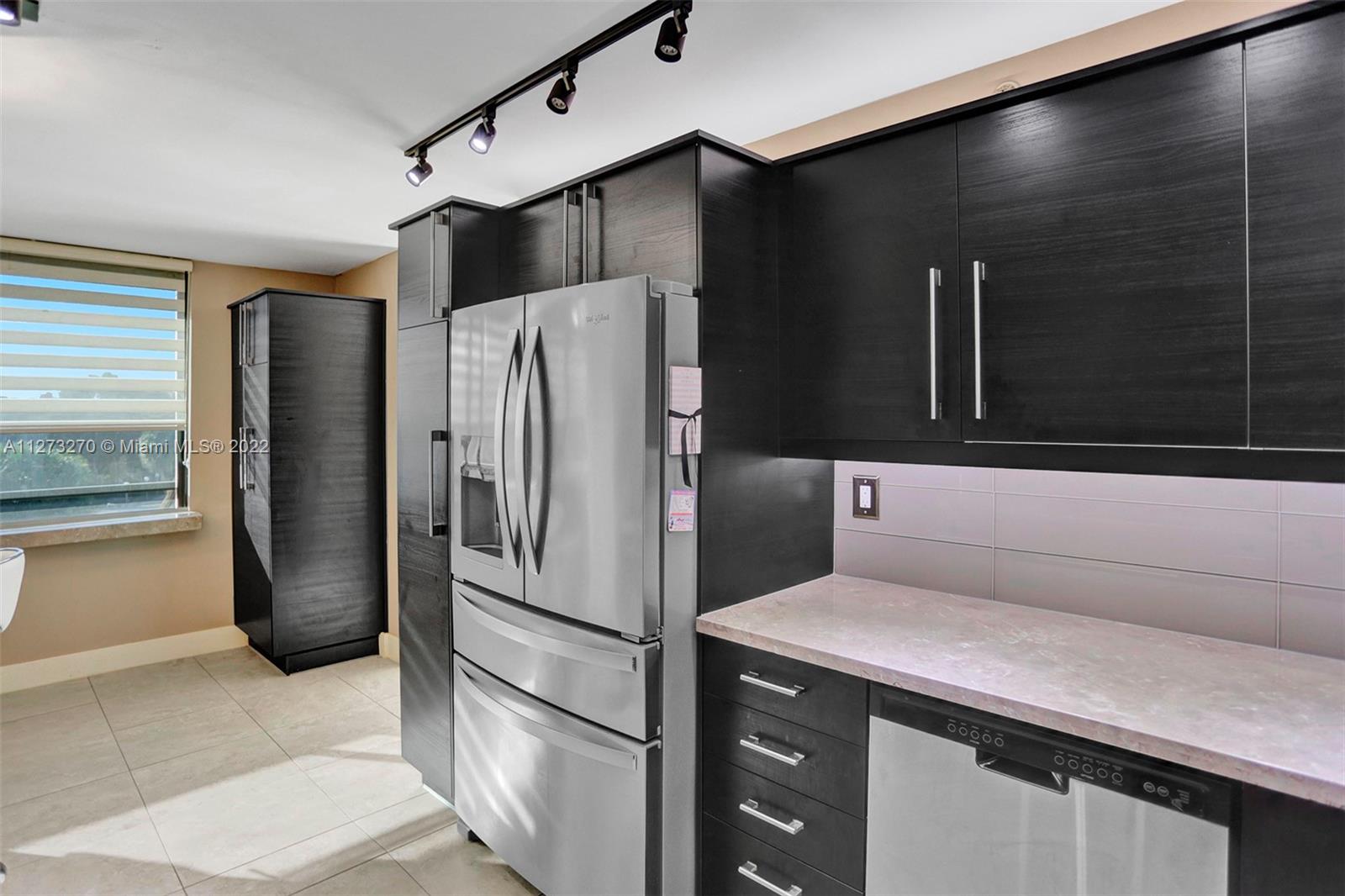 COCO WOOD CONDO - Residential