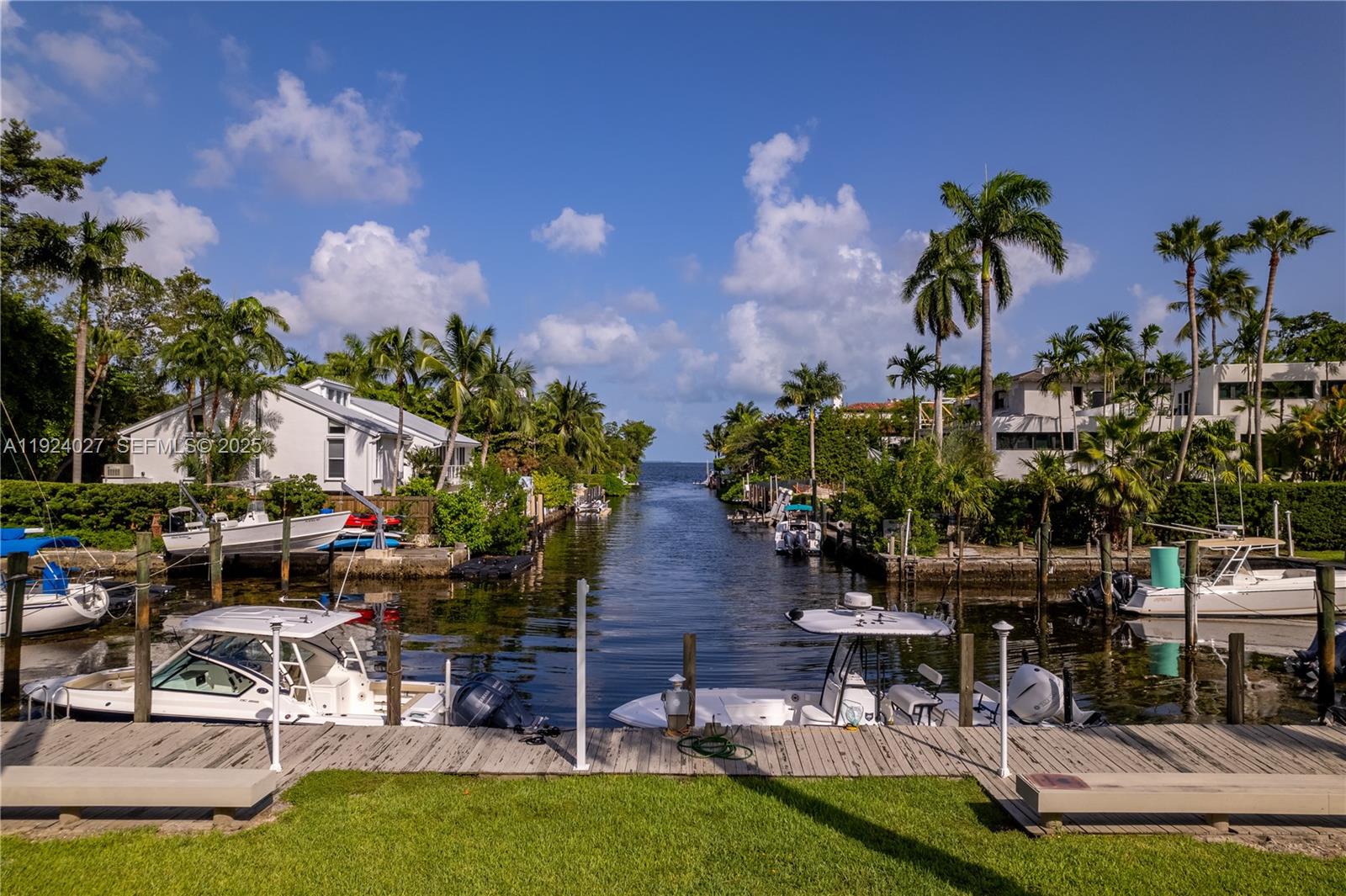 THE MOORINGS - Land