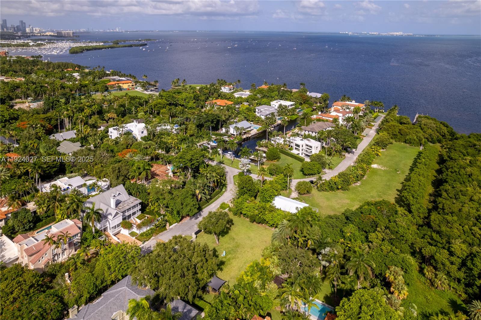 THE MOORINGS - Land