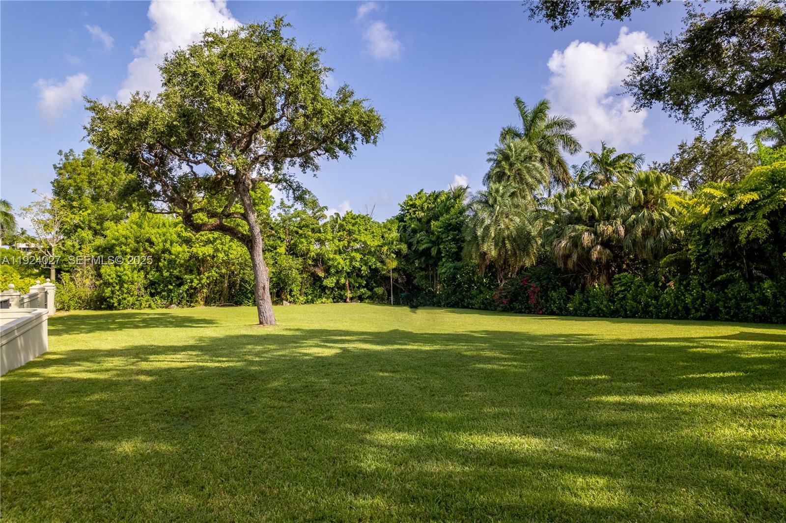 THE MOORINGS - Land