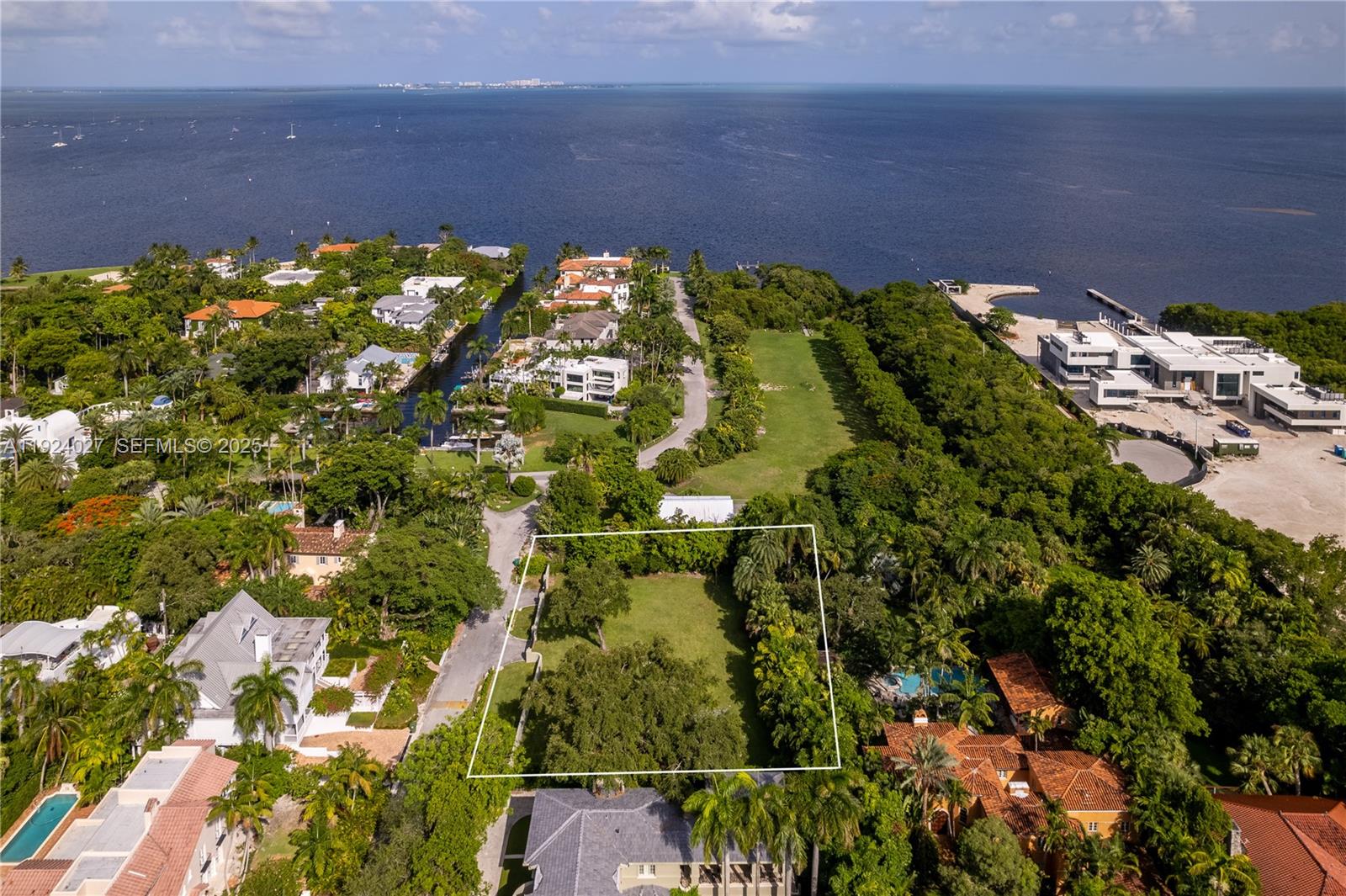 THE MOORINGS - Land