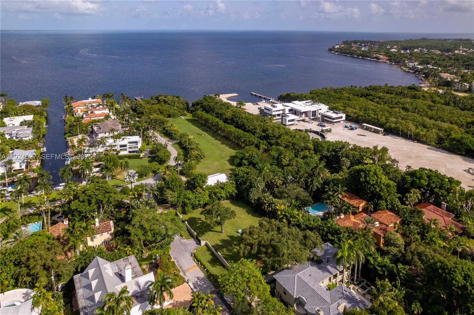 THE MOORINGS - Land