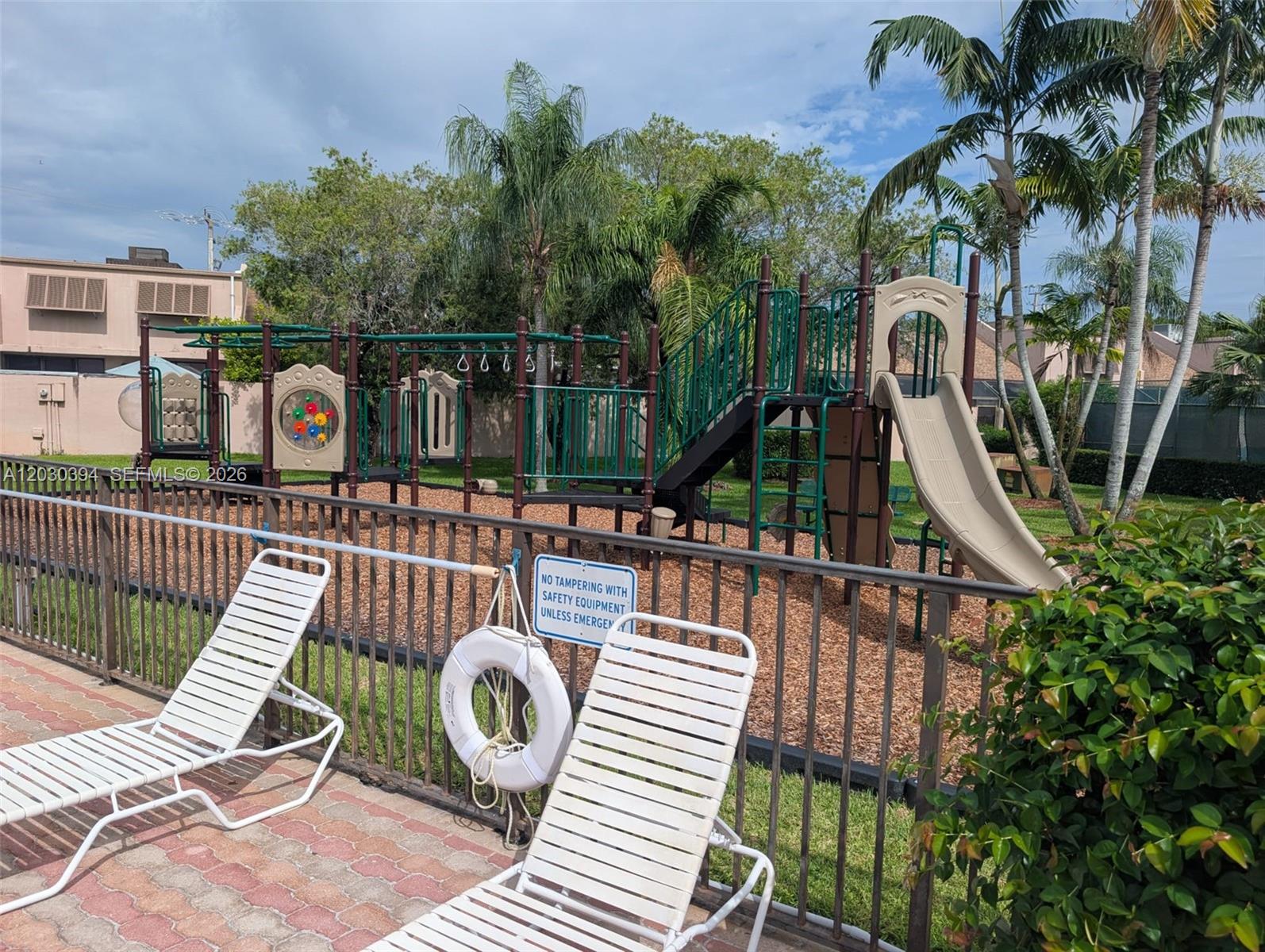 PEMBROKE LAKES SECTION SE - Residential