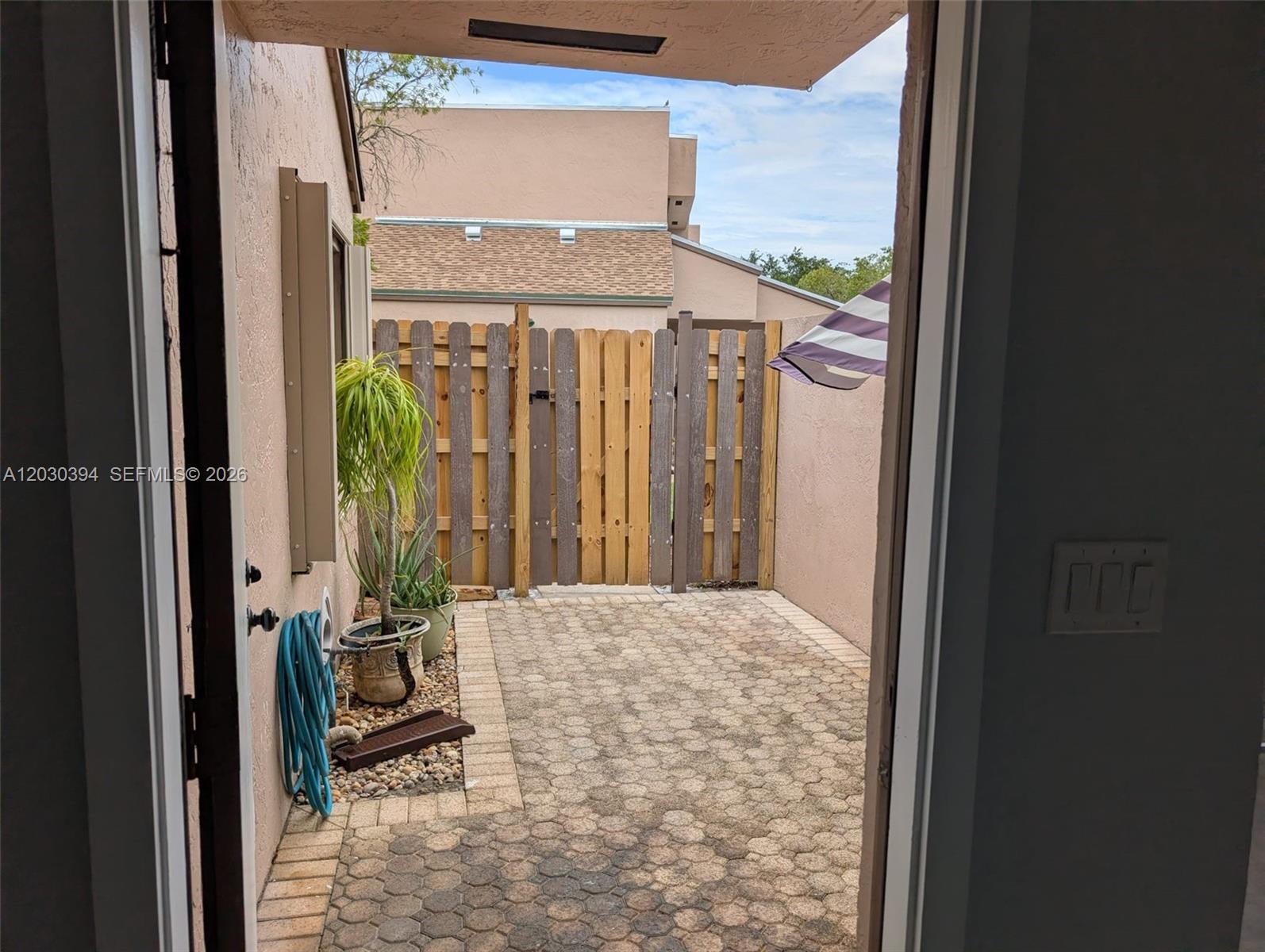 PEMBROKE LAKES SECTION SE - Residential