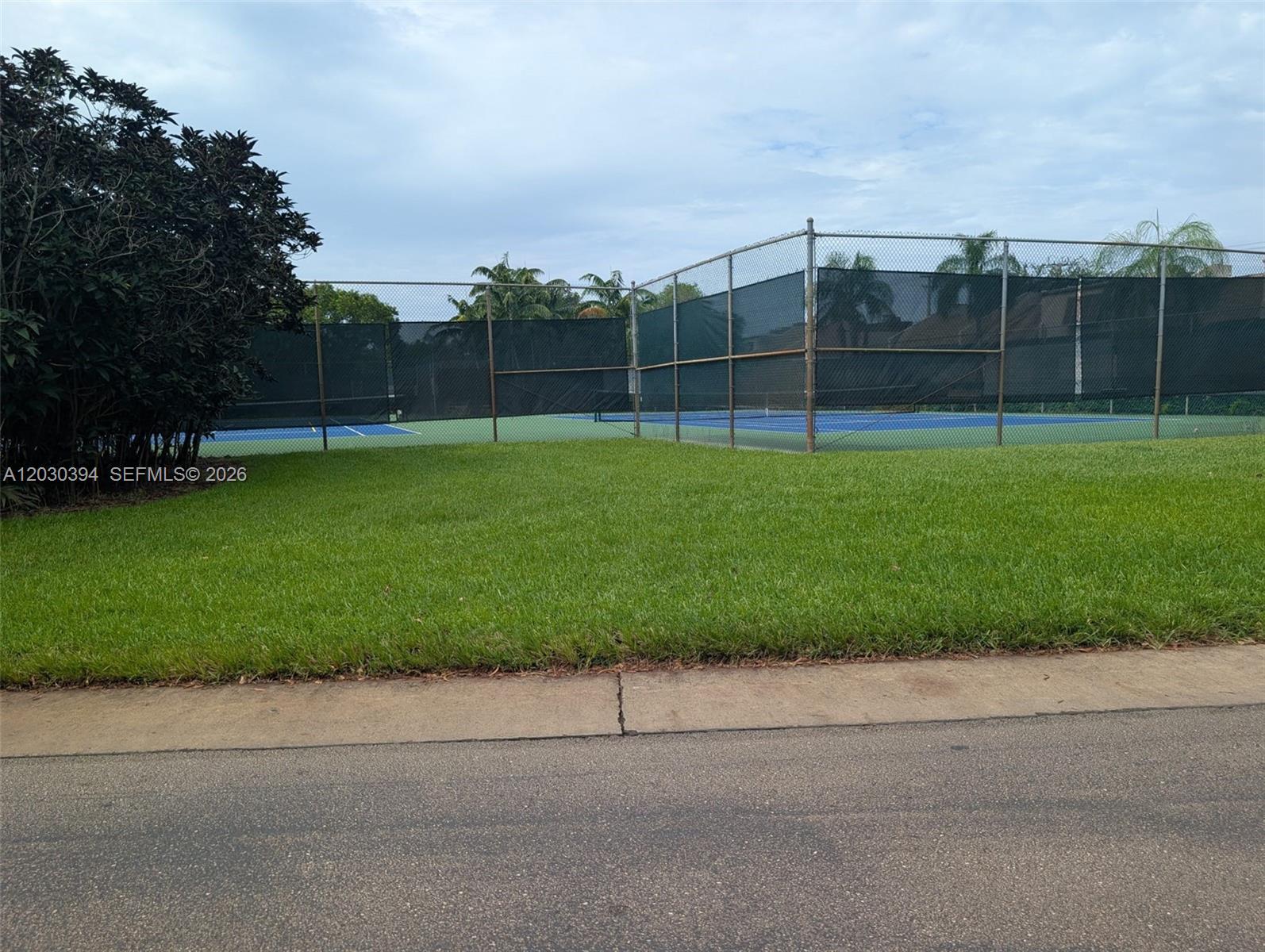 PEMBROKE LAKES SECTION SE - Residential