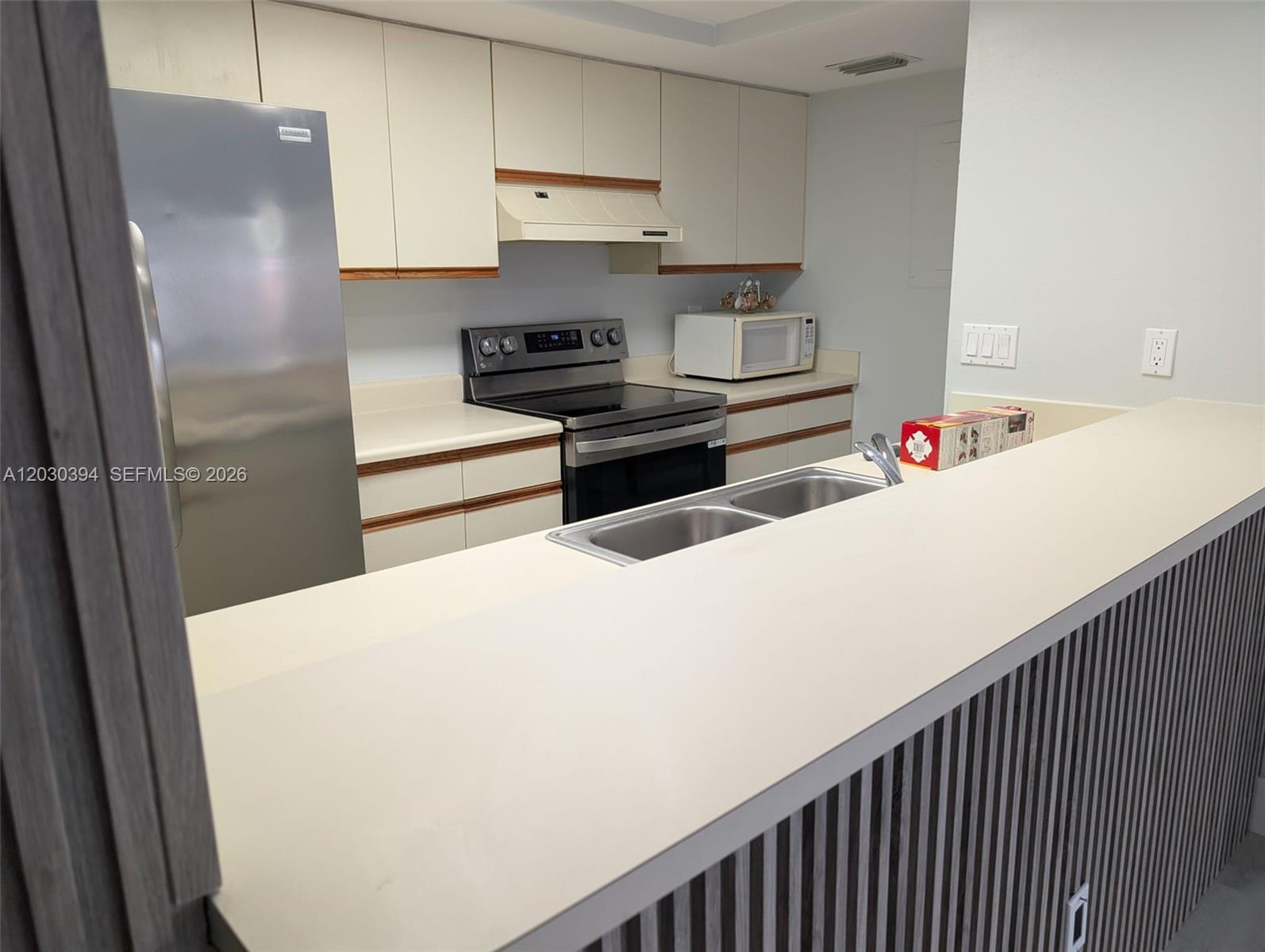 PEMBROKE LAKES SECTION SE - Residential