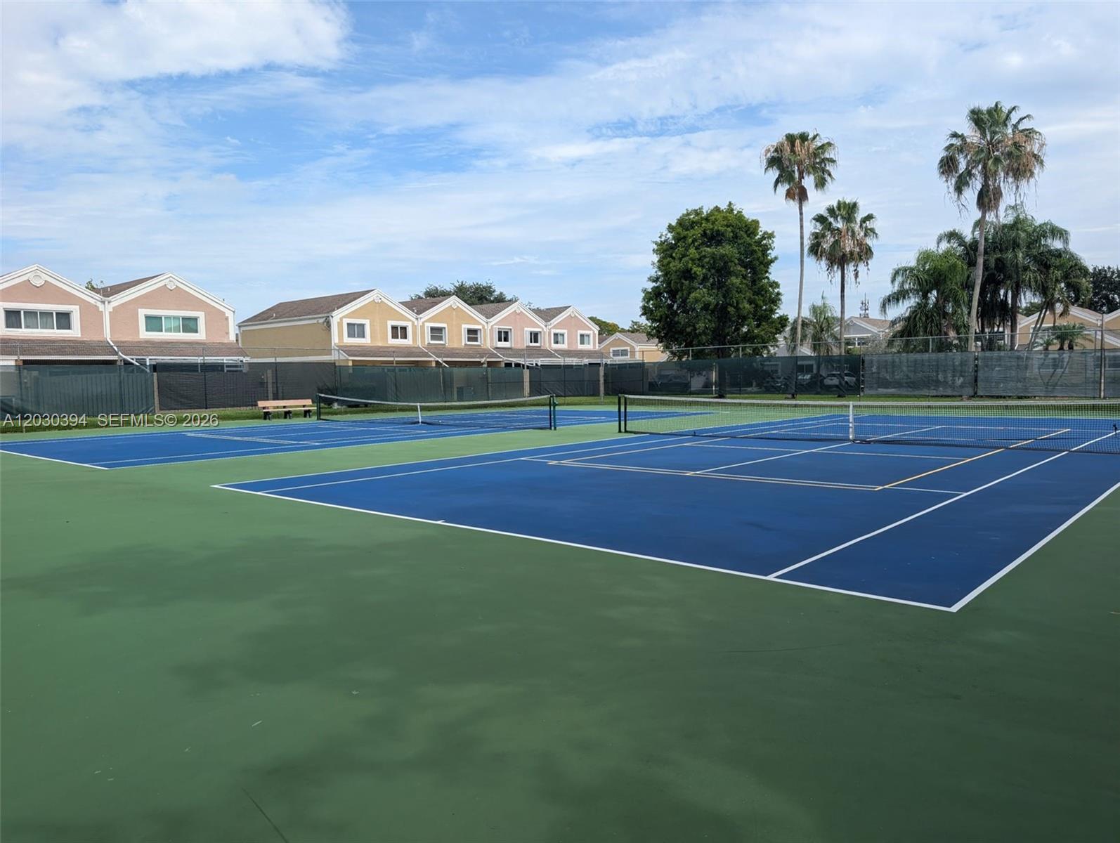 PEMBROKE LAKES SECTION SE - Residential