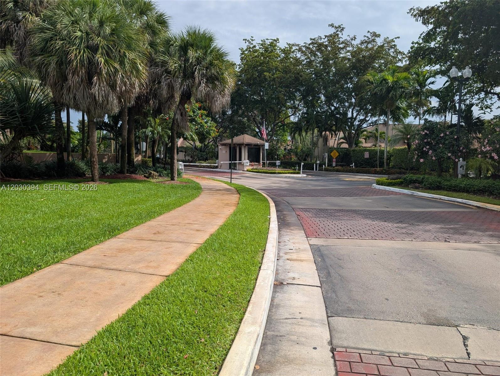 PEMBROKE LAKES SECTION SE - Residential