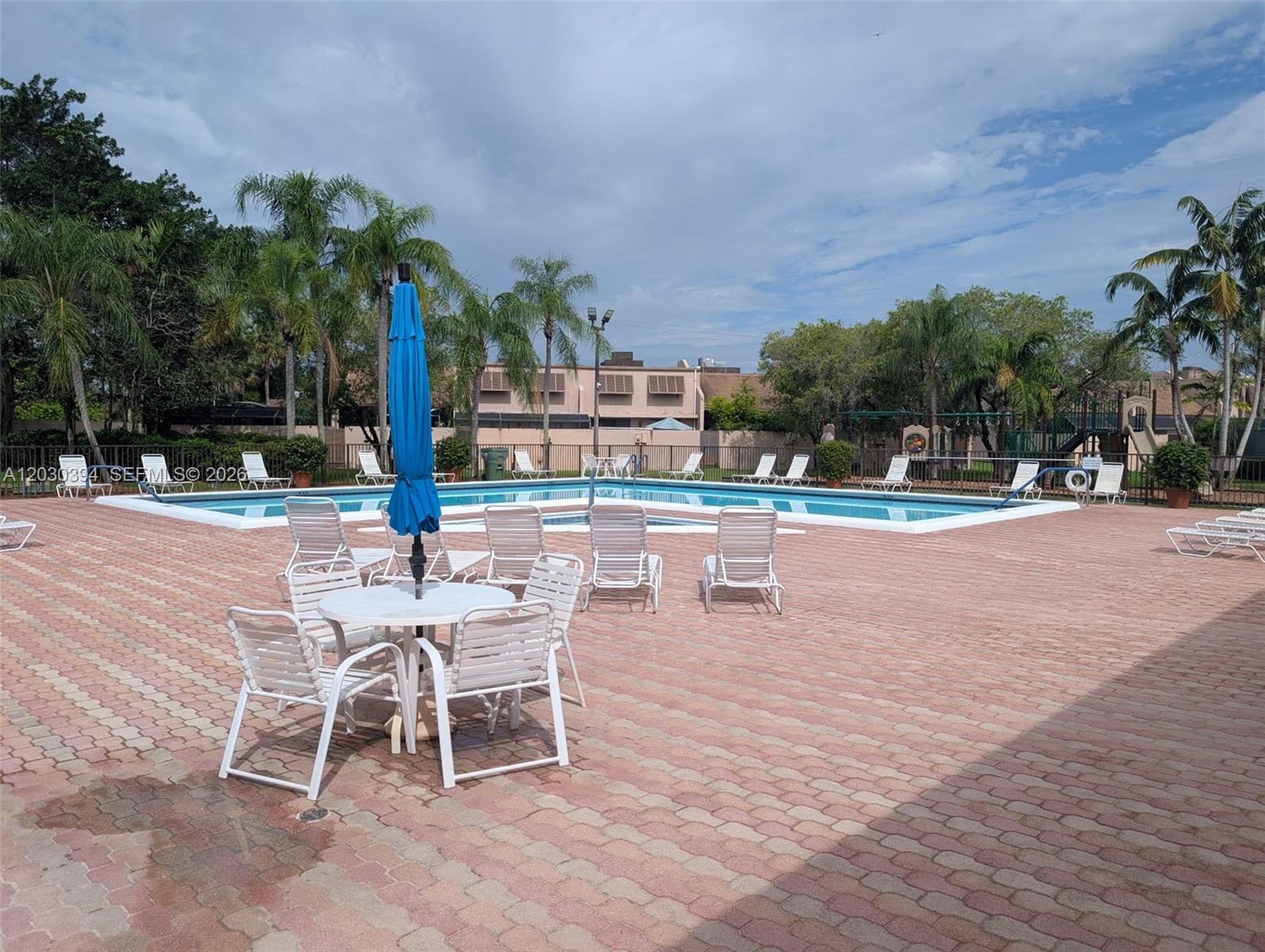 PEMBROKE LAKES SECTION SE - Residential